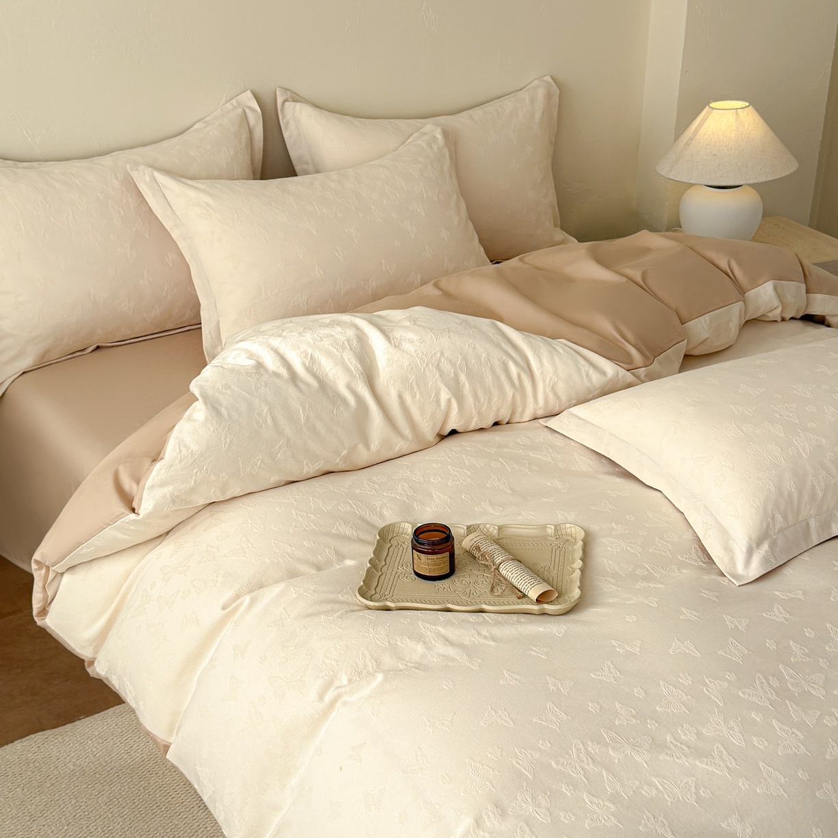 91家纺网 家纺一手货源 找家纺 慕尚家纺 2026新款A类60支长绒棉纯棉提花贡缎大提花光泽绸缎感四件套 蝴蝶飞米