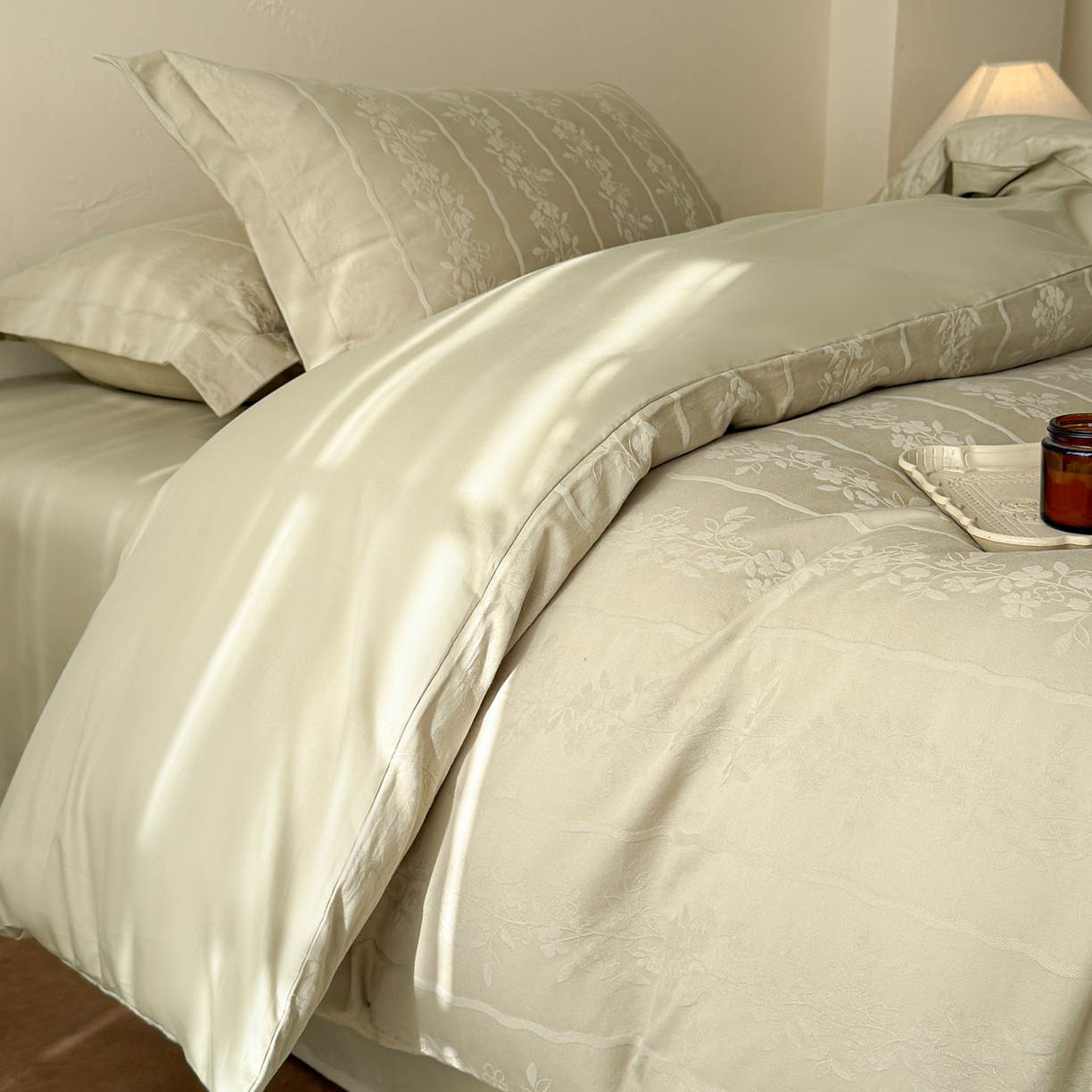 91家纺网 家纺一手货源 找家纺 慕尚家纺 2026新款A类60支长绒棉纯棉提花贡缎大提花光泽绸缎感四件套 花蔓绿