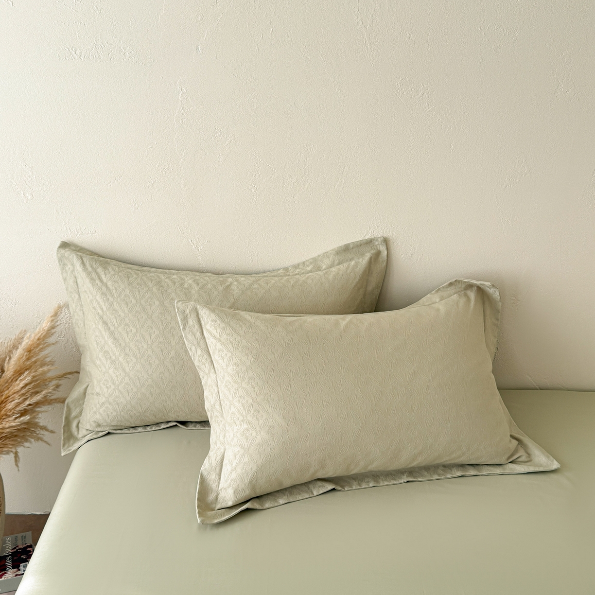 91家纺网 家纺一手货源 找家纺 慕尚家纺 2026新款A类60支长绒棉纯棉提花贡缎大提花光泽绸缎感四件套 陌上花开绿