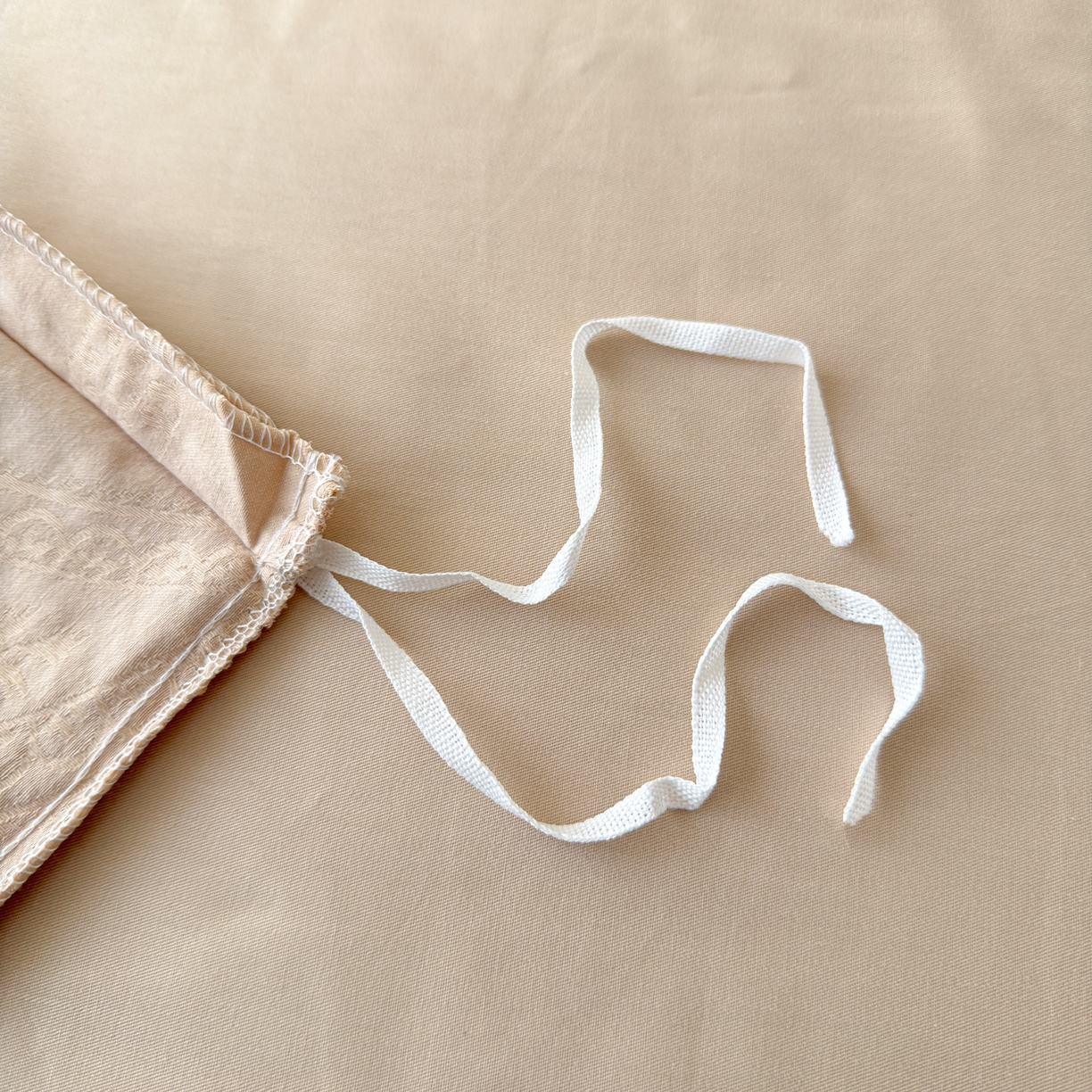 91家纺网 家纺一手货源 找家纺 慕尚家纺 2026新款A类60支长绒棉纯棉提花贡缎大提花光泽绸缎感四件套 欧拉米黄