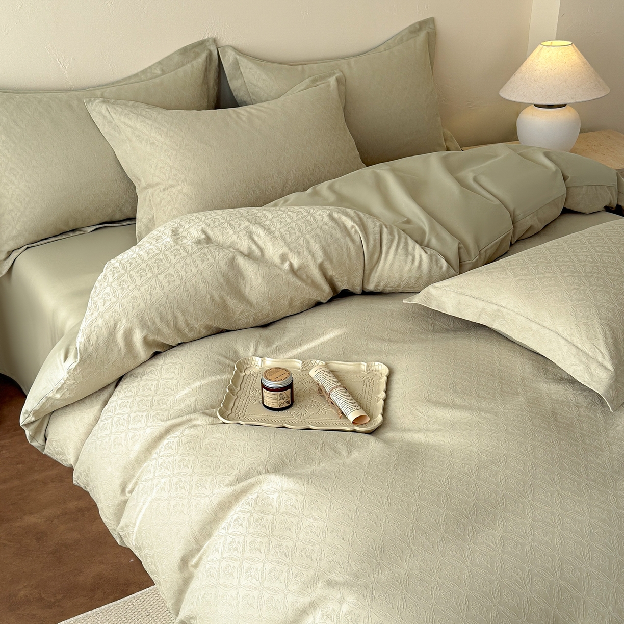 91家纺网 家纺一手货源 找家纺 慕尚家纺 2026新款A类60支长绒棉纯棉提花贡缎大提花光泽绸缎感四件套 陌上花开绿