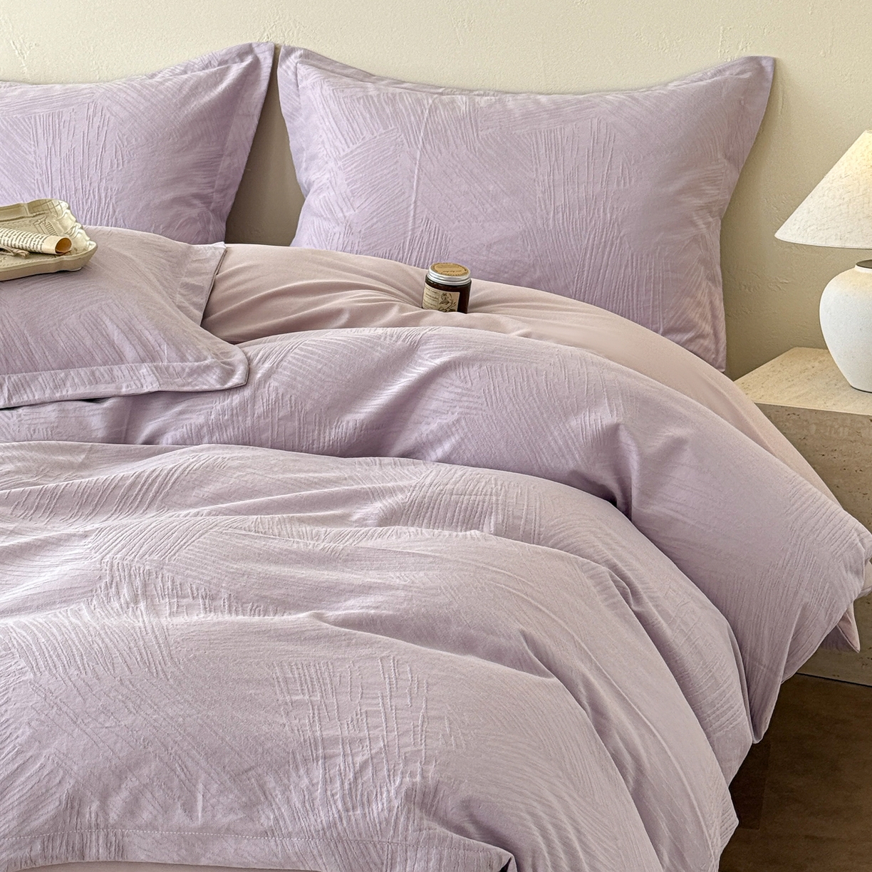 91家纺网 家纺一手货源 找家纺 慕尚家纺 2026新款A类60支长绒棉纯棉提花贡缎大提花光泽绸缎感四件套 雅意紫