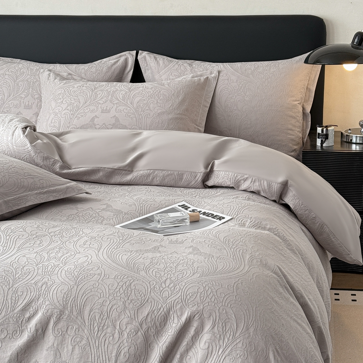 91家纺网 家纺一手货源 找家纺 慕尚家纺 2026新款A类60支长绒棉纯棉提花贡缎大提花光泽绸缎感四件套 马上有乾灰