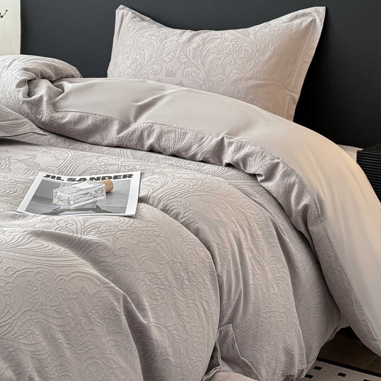 91家纺网 家纺一手货源 找家纺 慕尚家纺 2026新款A类60支长绒棉纯棉提花贡缎大提花光泽绸缎感四件套 马上有乾灰