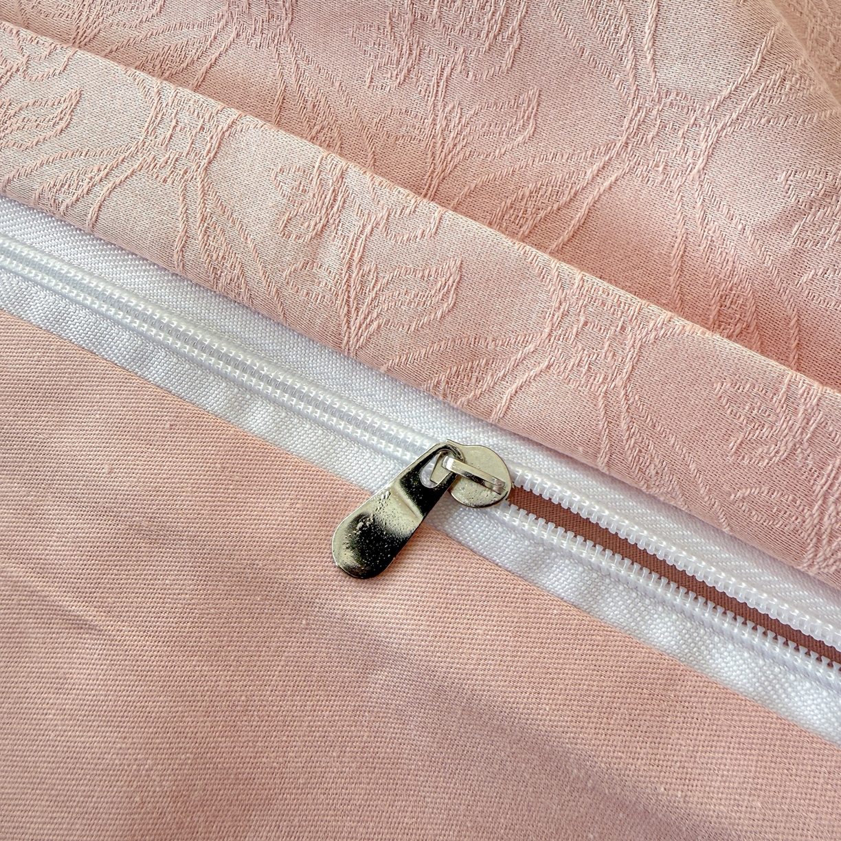 91家纺网 家纺一手货源 找家纺 慕尚家纺 2026新款A类60支长绒棉纯棉提花贡缎大提花光泽绸缎感四件套 陌上花开粉