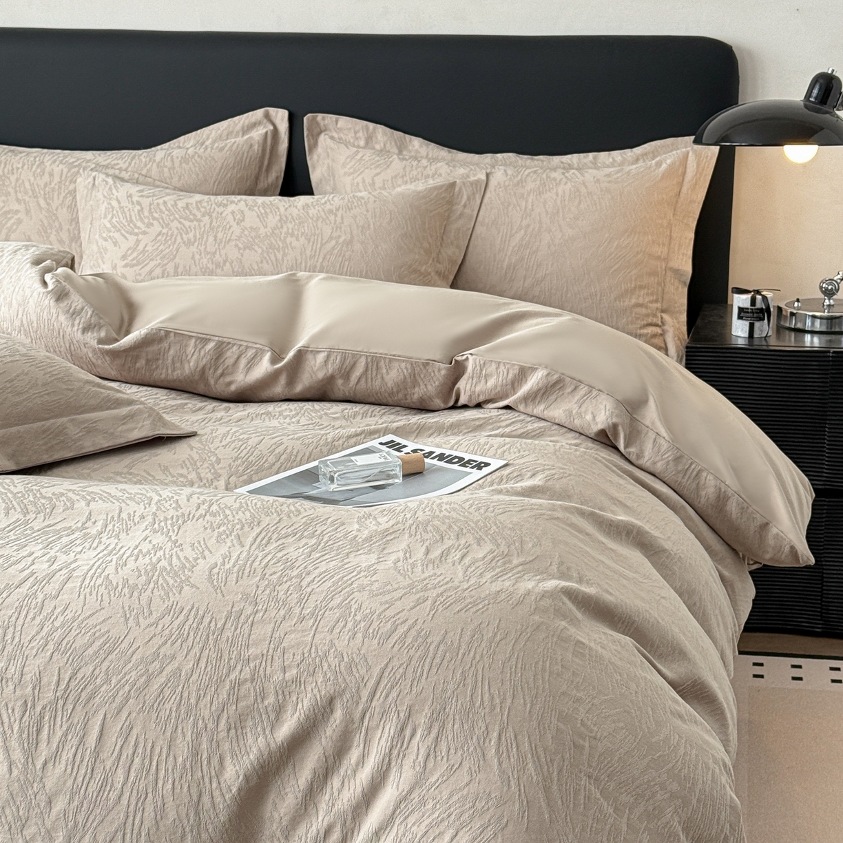 91家纺网 家纺一手货源 找家纺 慕尚家纺 2026新款A类60支长绒棉纯棉提花贡缎大提花光泽绸缎感四件套 如意卡其