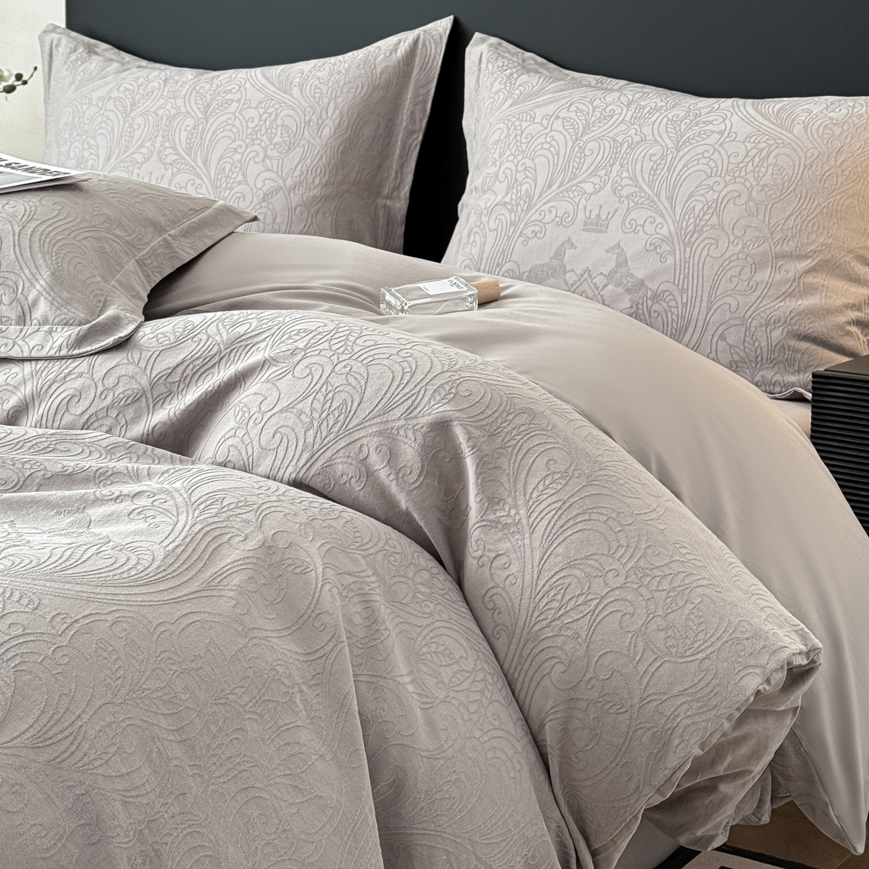 91家纺网 家纺一手货源 找家纺 慕尚家纺 2026新款A类60支长绒棉纯棉提花贡缎大提花光泽绸缎感四件套 马上有乾灰