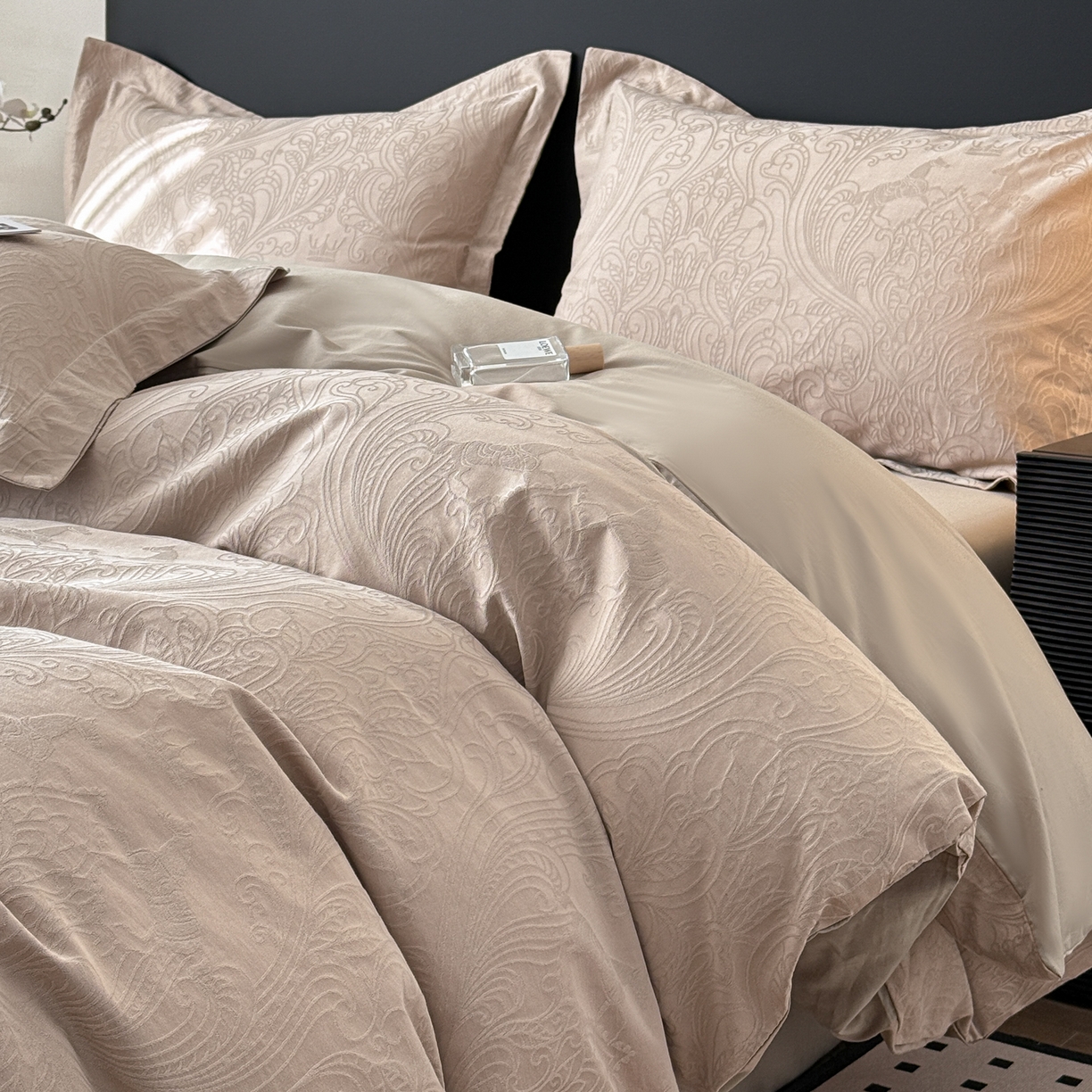 91家纺网 家纺一手货源 找家纺 慕尚家纺 2026新款A类60支长绒棉纯棉提花贡缎大提花光泽绸缎感四件套 马上有乾卡其