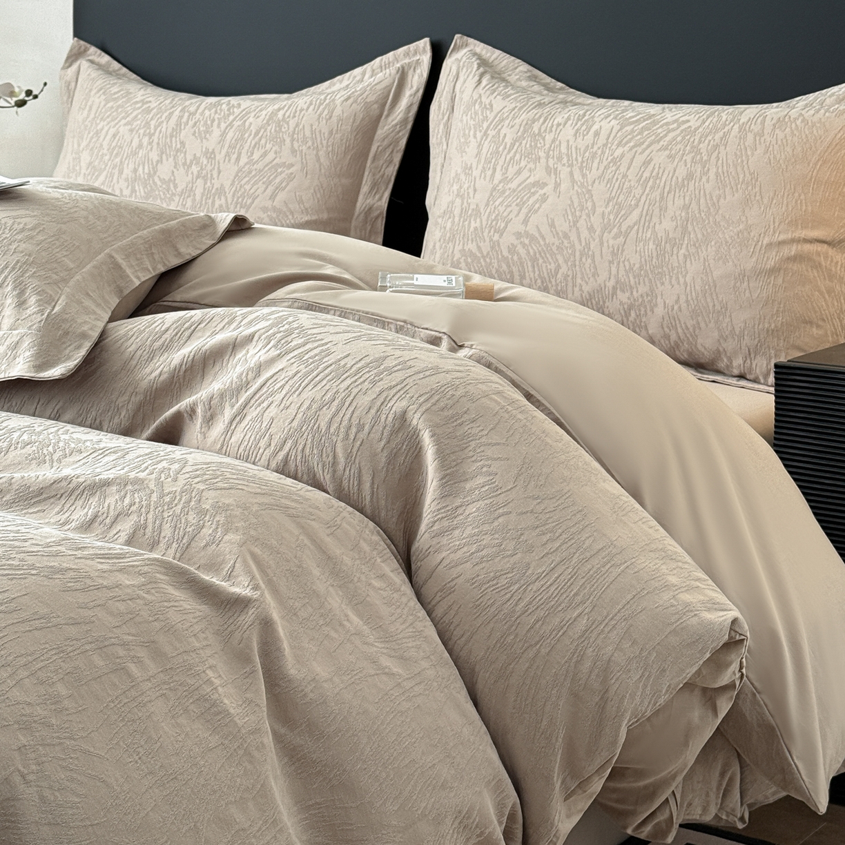 91家纺网 家纺一手货源 找家纺 慕尚家纺 2026新款A类60支长绒棉纯棉提花贡缎大提花光泽绸缎感四件套 如意卡其