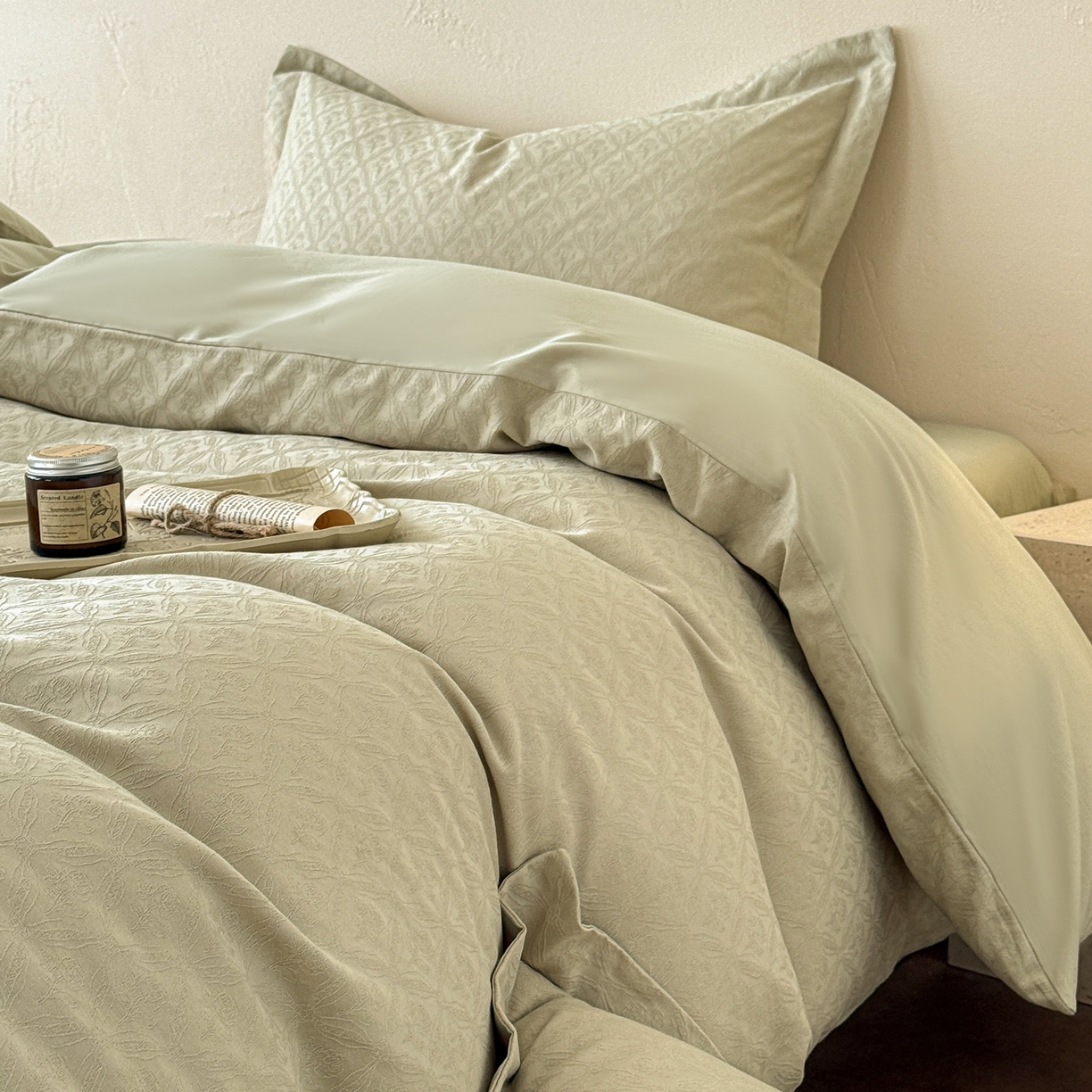 91家纺网 家纺一手货源 找家纺 慕尚家纺 2026新款A类60支长绒棉纯棉提花贡缎大提花光泽绸缎感四件套 陌上花开绿