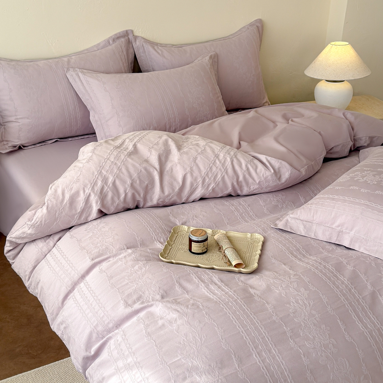 91家纺网 家纺一手货源 找家纺 慕尚家纺 2026新款A类60支长绒棉纯棉提花贡缎大提花光泽绸缎感四件套 雅柔紫