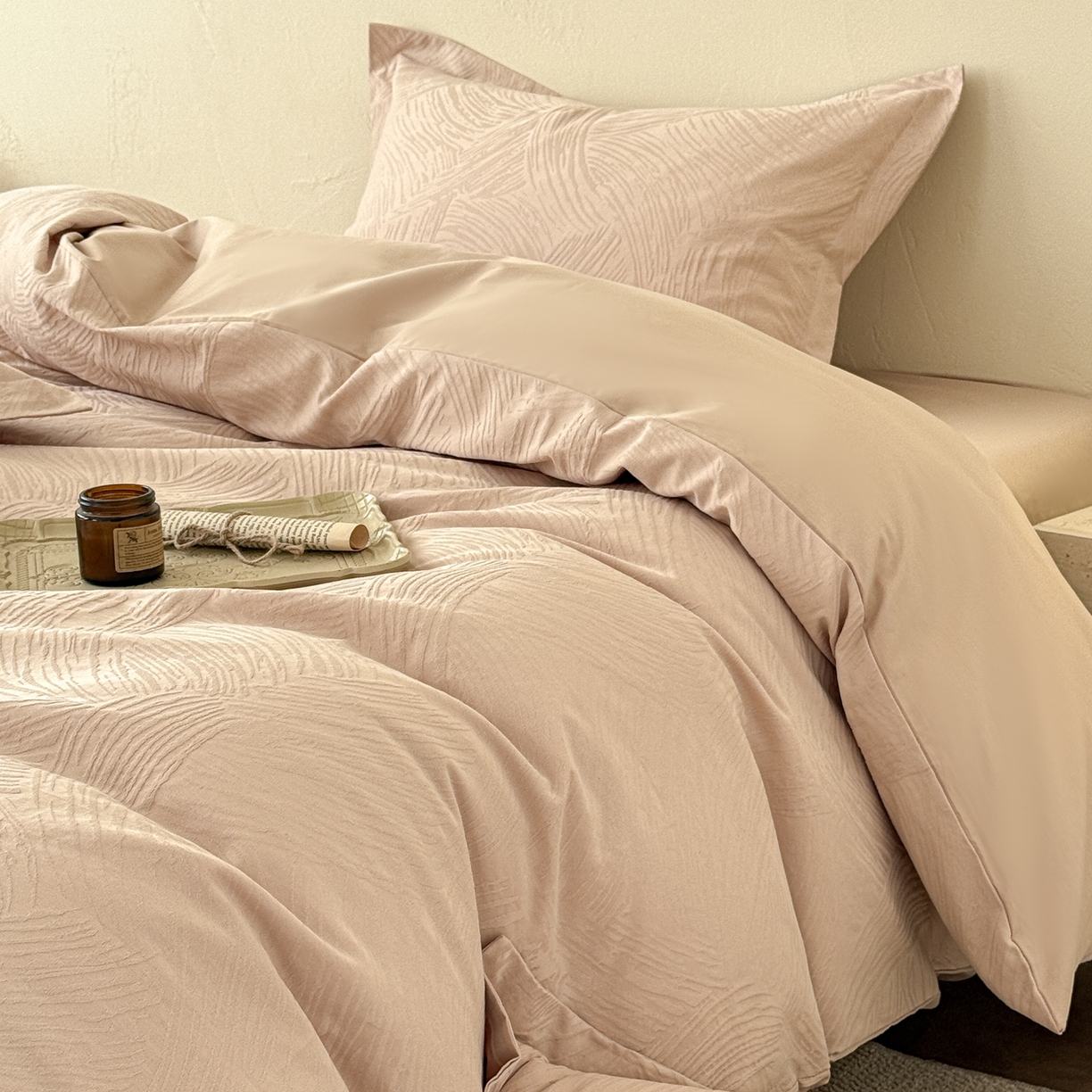 91家纺网 家纺一手货源 找家纺 慕尚家纺 2026新款A类60支长绒棉纯棉提花贡缎大提花光泽绸缎感四件套 雅柔米黄