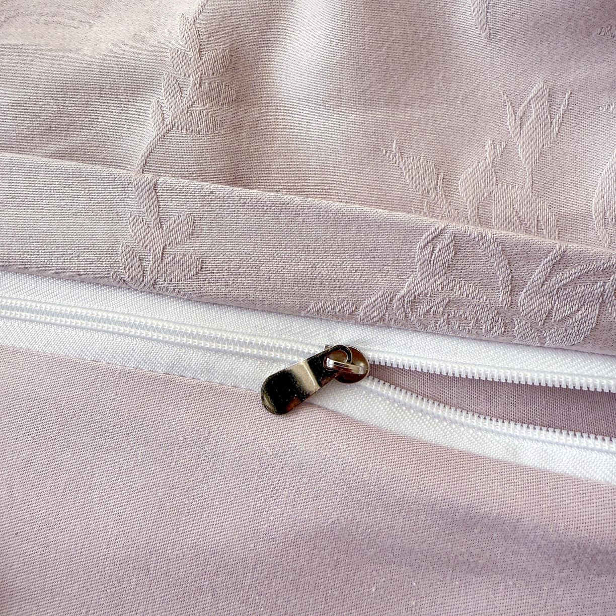 91家纺网 家纺一手货源 找家纺 慕尚家纺 2026新款A类60支长绒棉纯棉提花贡缎大提花光泽绸缎感四件套 雅柔紫