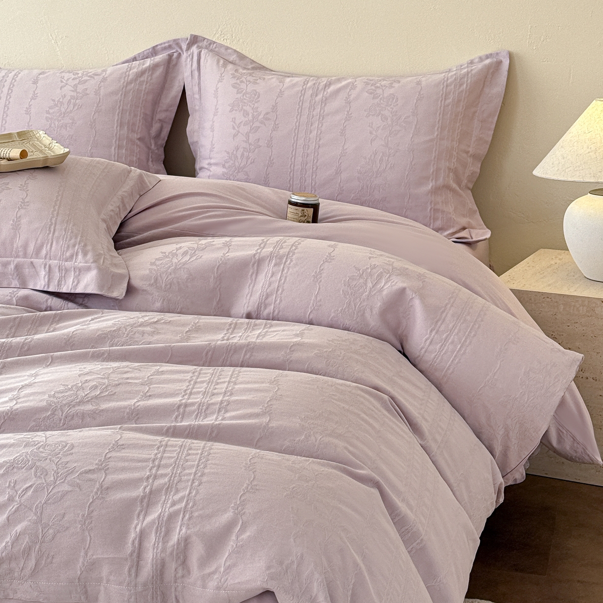 91家纺网 家纺一手货源 找家纺 慕尚家纺 2026新款A类60支长绒棉纯棉提花贡缎大提花光泽绸缎感四件套 雅柔紫