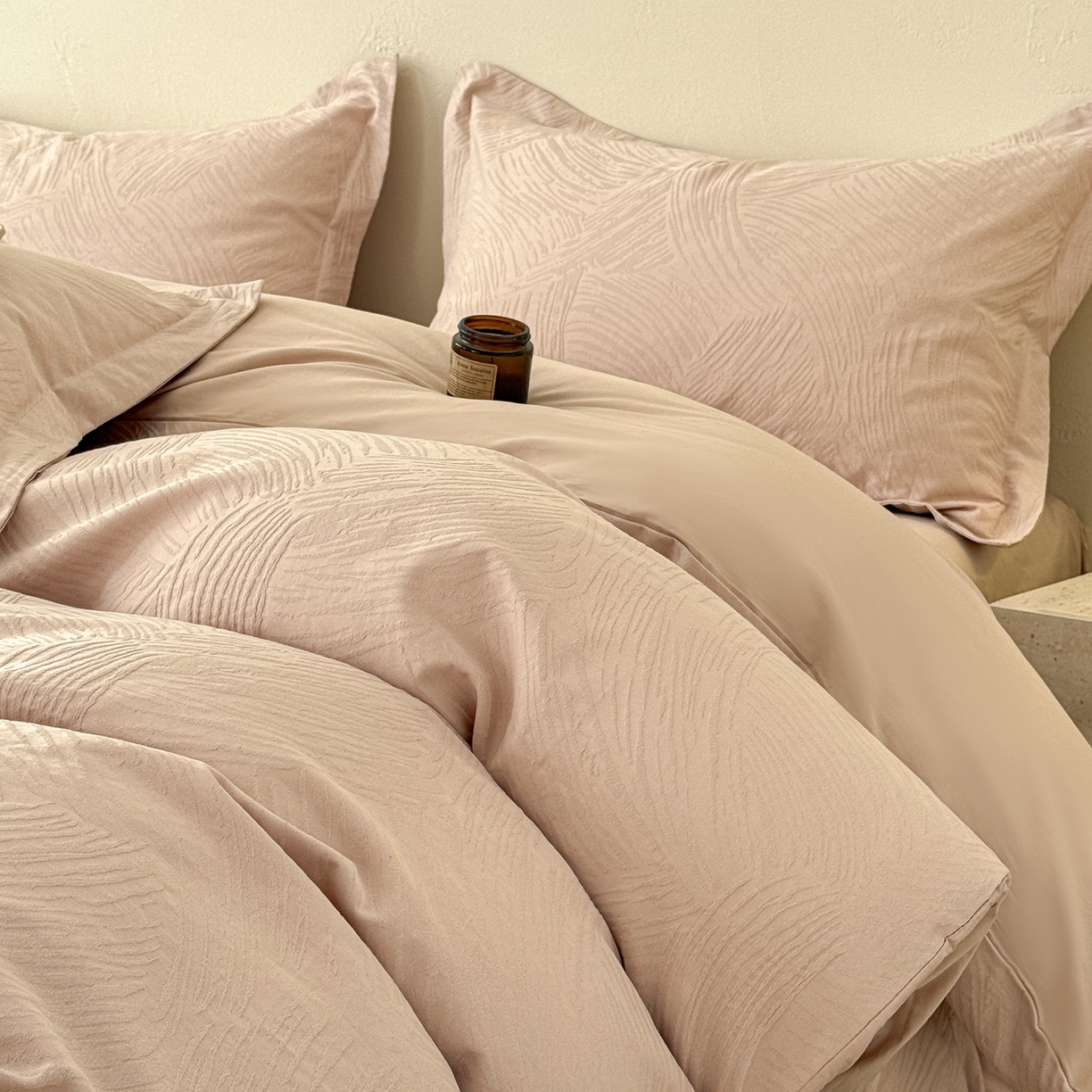 91家纺网 家纺一手货源 找家纺 慕尚家纺 2026新款A类60支长绒棉纯棉提花贡缎大提花光泽绸缎感四件套 雅柔米黄