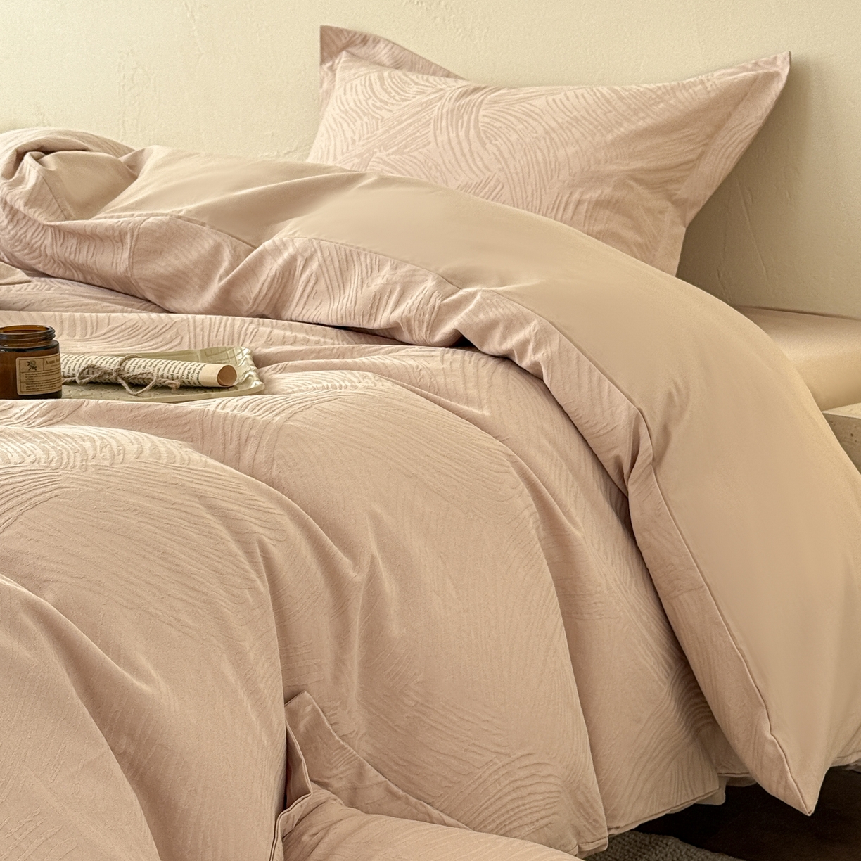 91家纺网 家纺一手货源 找家纺 慕尚家纺 2026新款A类60支长绒棉纯棉提花贡缎大提花光泽绸缎感四件套 雅柔米黄