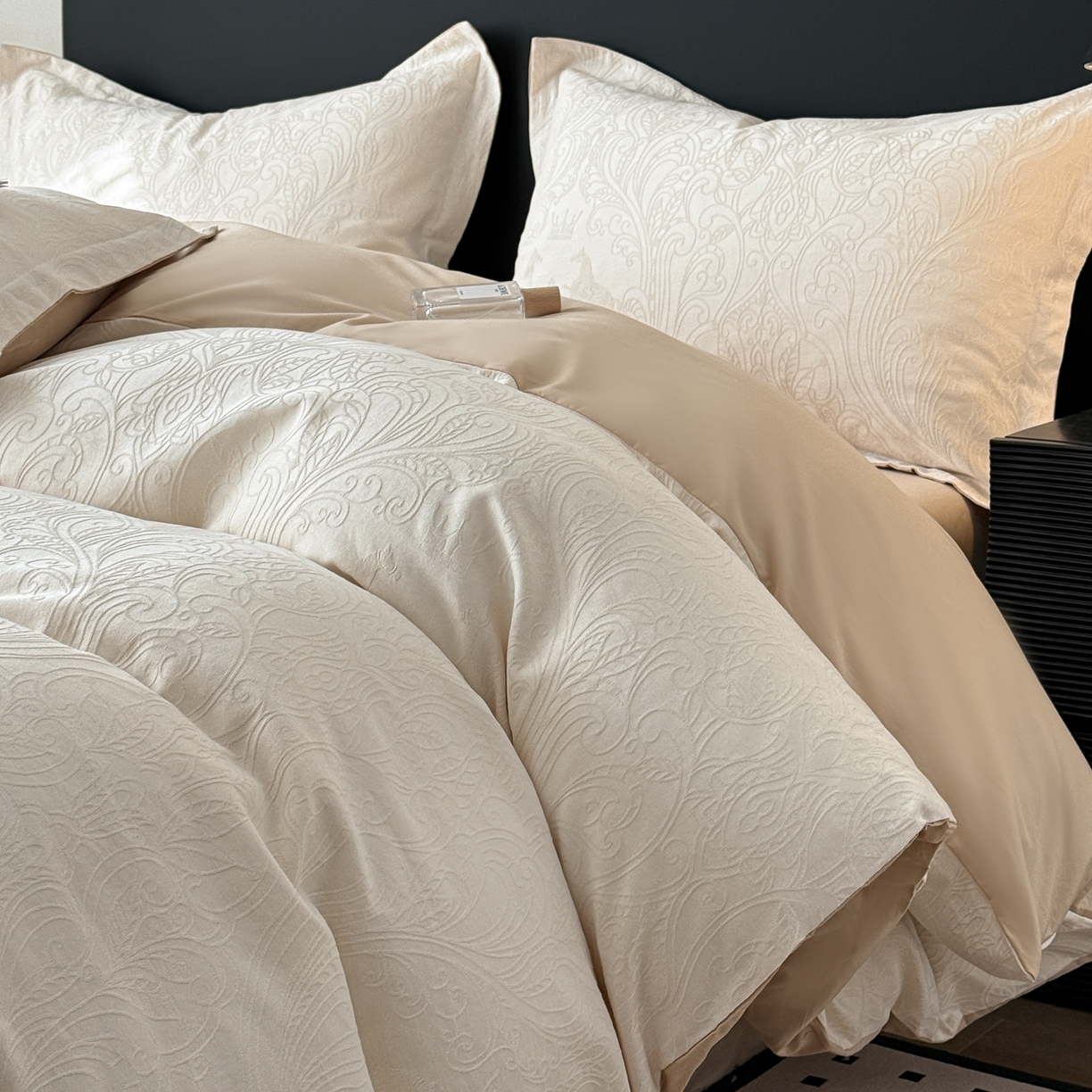 91家纺网 家纺一手货源 找家纺 慕尚家纺 2026新款A类60支长绒棉纯棉提花贡缎大提花光泽绸缎感四件套 罗莎米