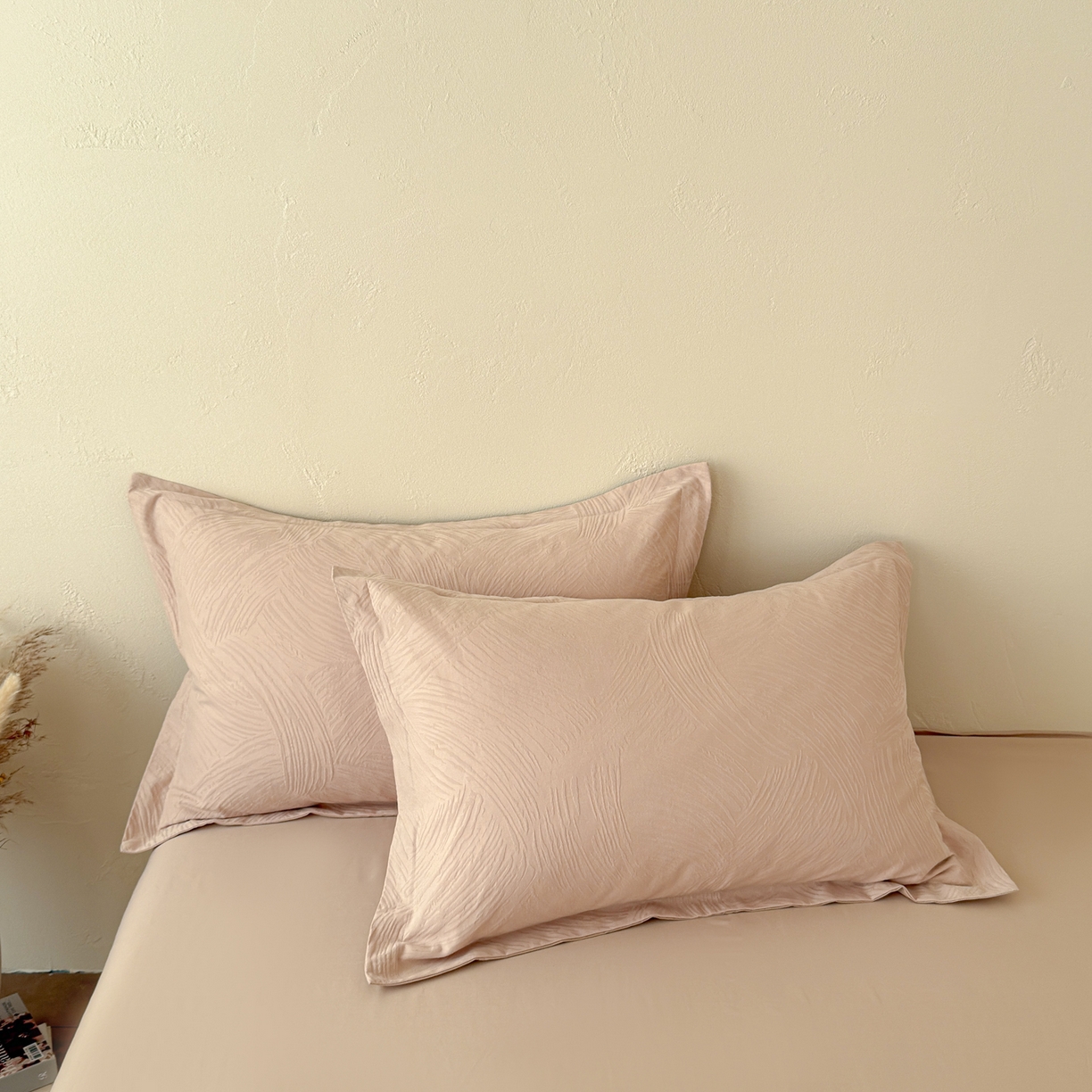 91家纺网 家纺一手货源 找家纺 慕尚家纺 2026新款A类60支长绒棉纯棉提花贡缎大提花光泽绸缎感四件套 雅柔米黄