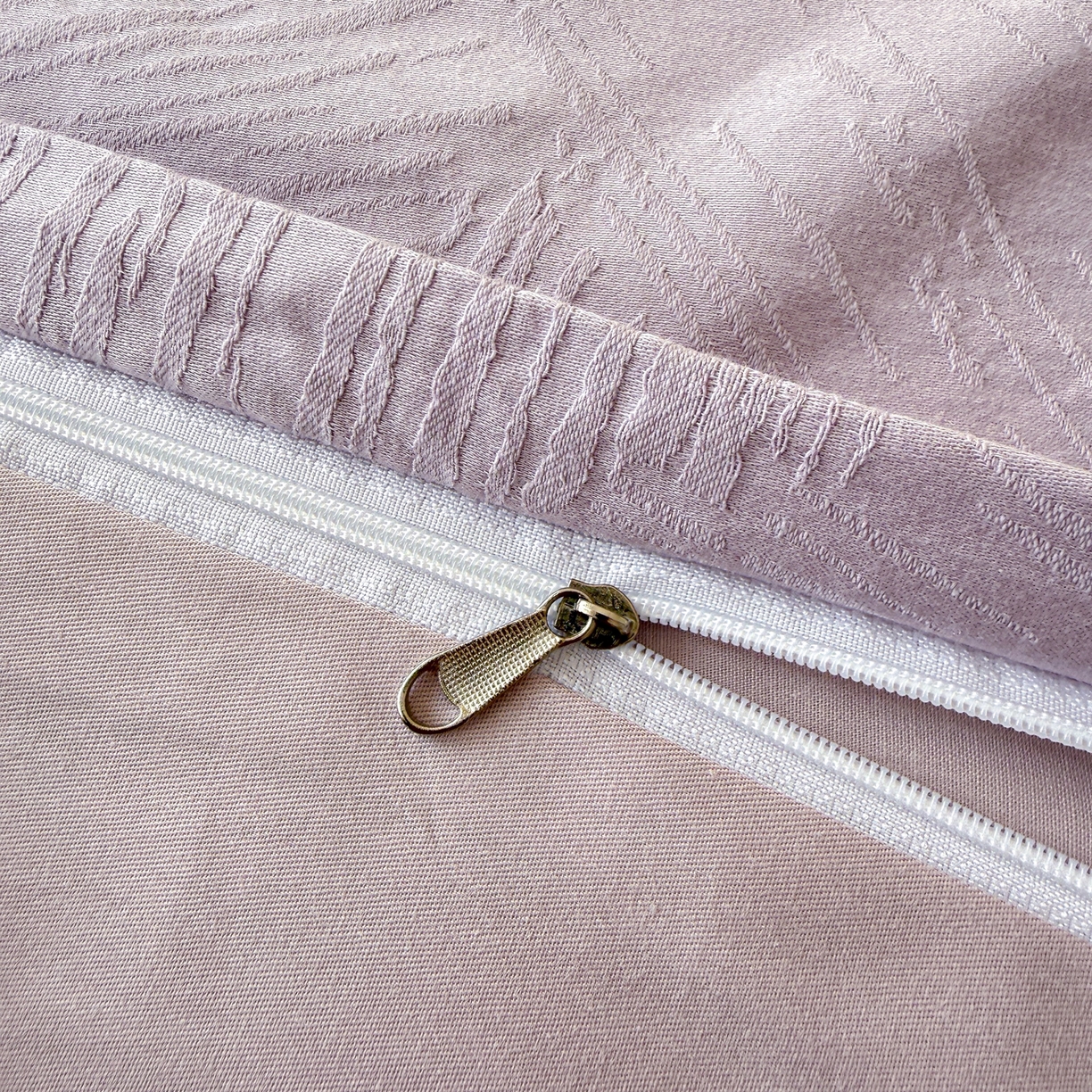 91家纺网 家纺一手货源 找家纺 慕尚家纺 2026新款A类60支长绒棉纯棉提花贡缎大提花光泽绸缎感四件套 雅意紫