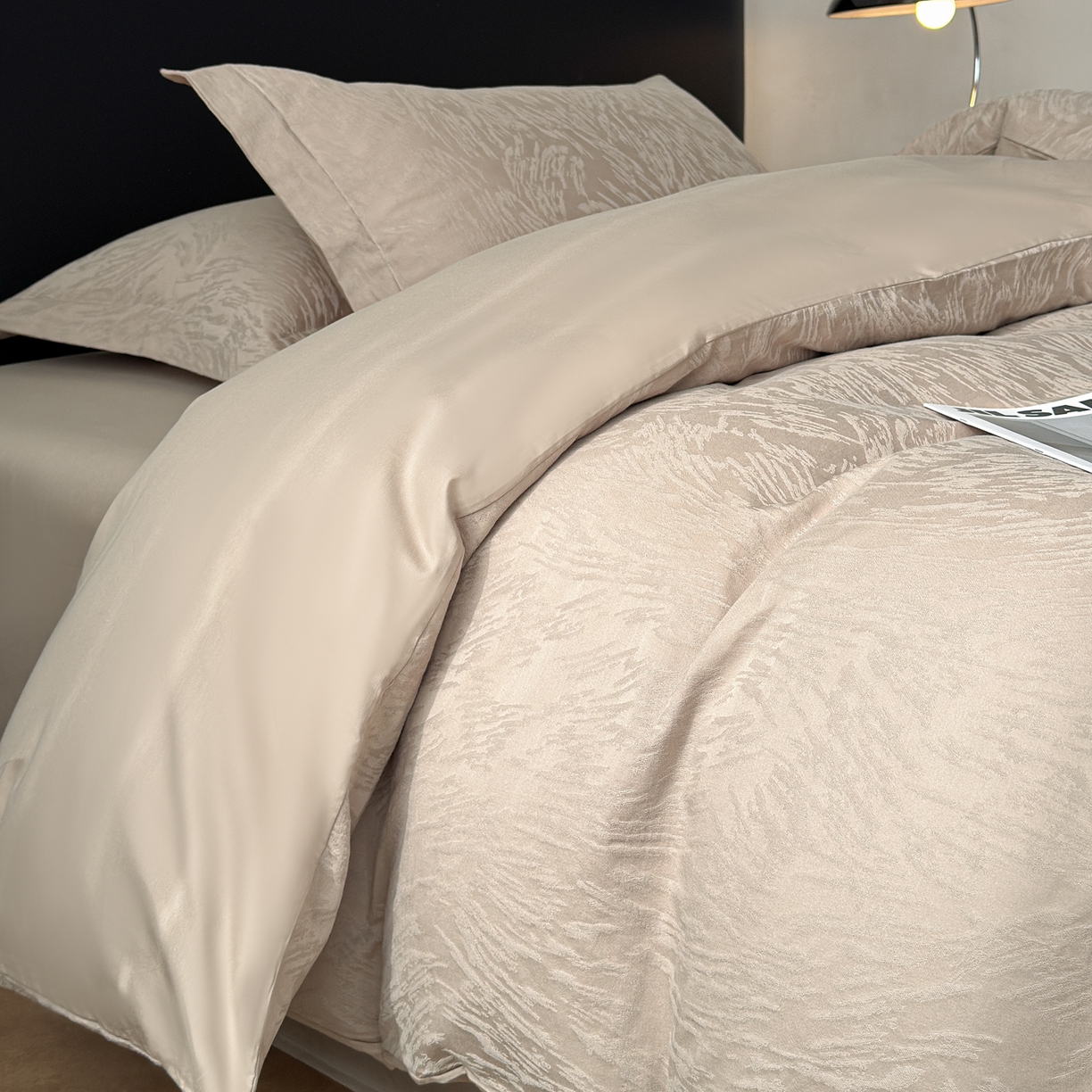 91家纺网 家纺一手货源 找家纺 慕尚家纺 2026新款A类60支长绒棉纯棉提花贡缎大提花光泽绸缎感四件套 如意卡其