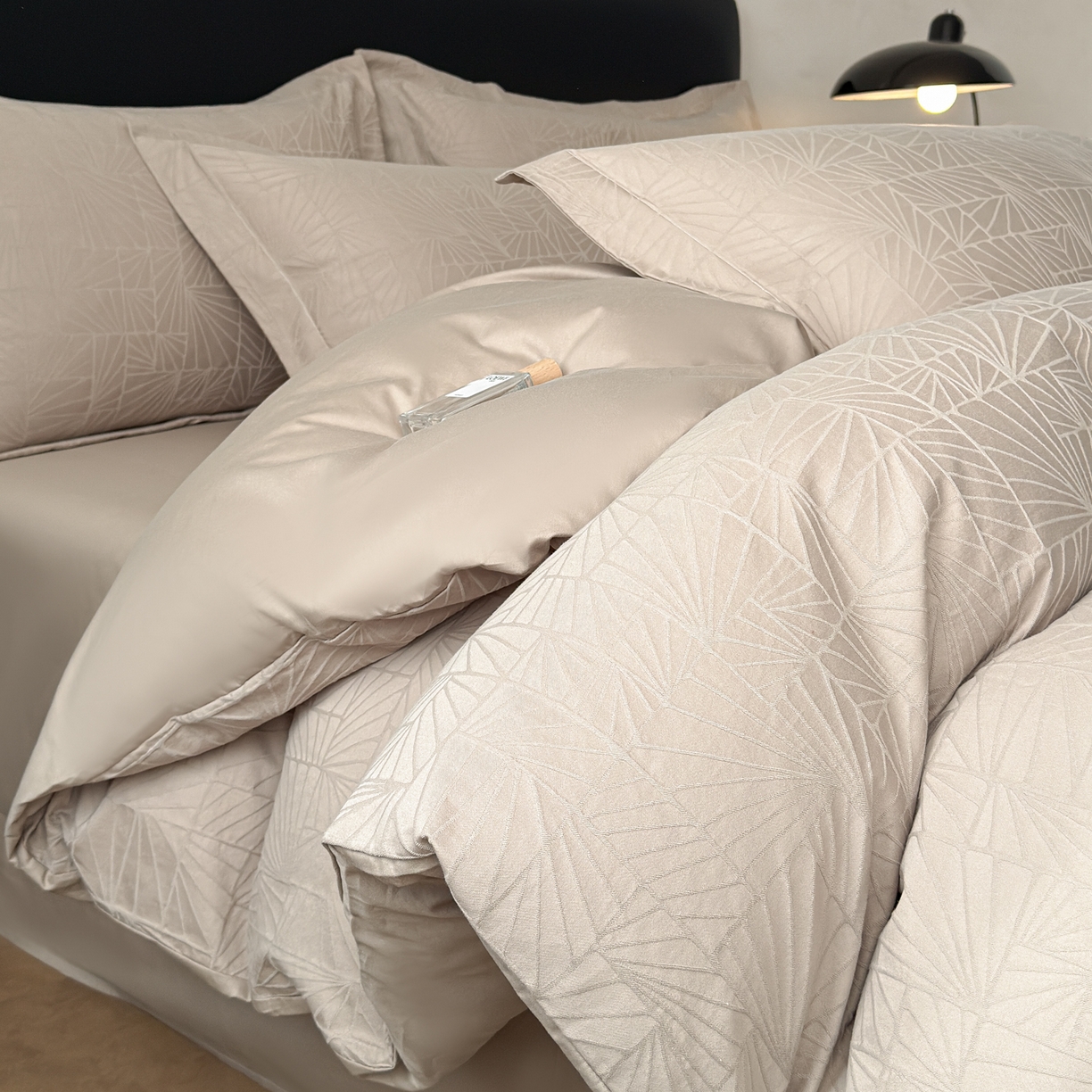 慕尚家纺 2026新款A类60支长绒棉纯棉提花贡缎大提花光泽绸缎感四件套 夏洛特