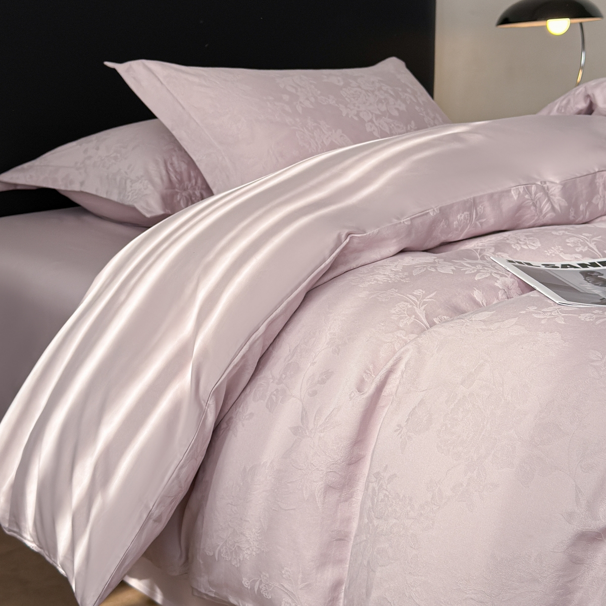 91家纺网 家纺一手货源 找家纺 慕尚家纺 2026新款A类60支长绒棉纯棉提花贡缎大提花光泽绸缎感四件套 丁香紫