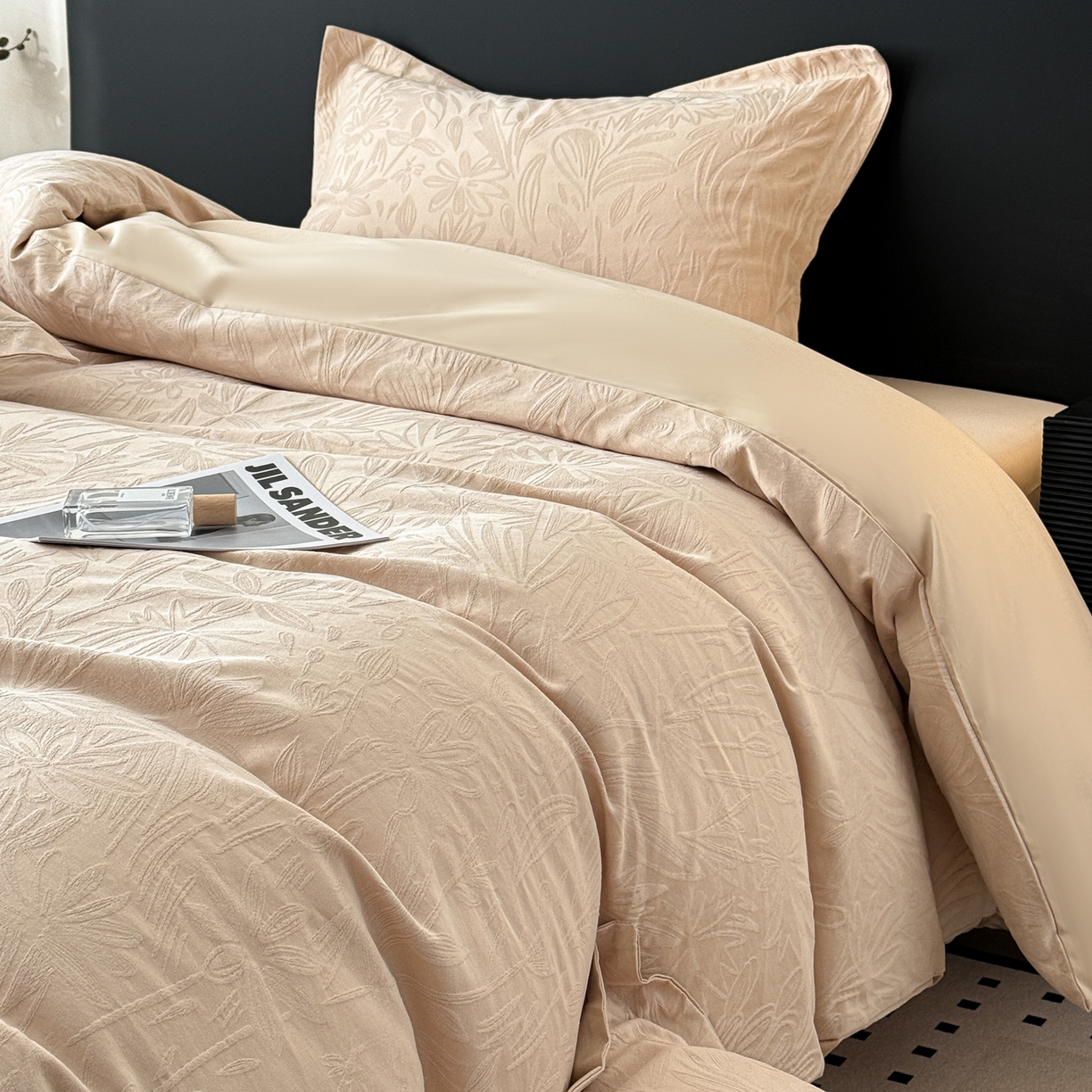 91家纺网 家纺一手货源 找家纺 慕尚家纺 2026新款A类60支长绒棉纯棉提花贡缎大提花光泽绸缎感四件套 花朵米黄