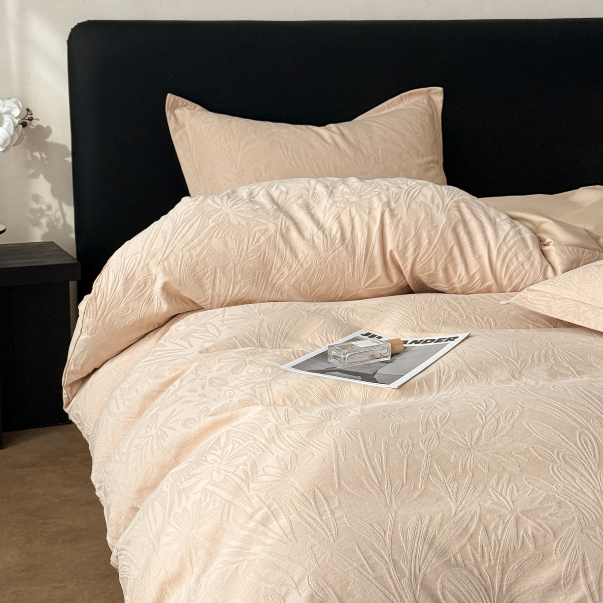 91家纺网 家纺一手货源 找家纺 慕尚家纺 2026新款A类60支长绒棉纯棉提花贡缎大提花光泽绸缎感四件套 花朵米黄