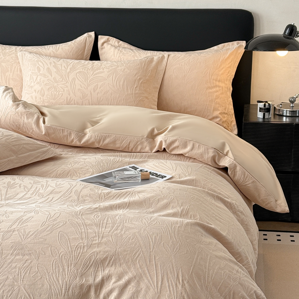 91家纺网 家纺一手货源 找家纺 慕尚家纺 2026新款A类60支长绒棉纯棉提花贡缎大提花光泽绸缎感四件套 花朵米黄