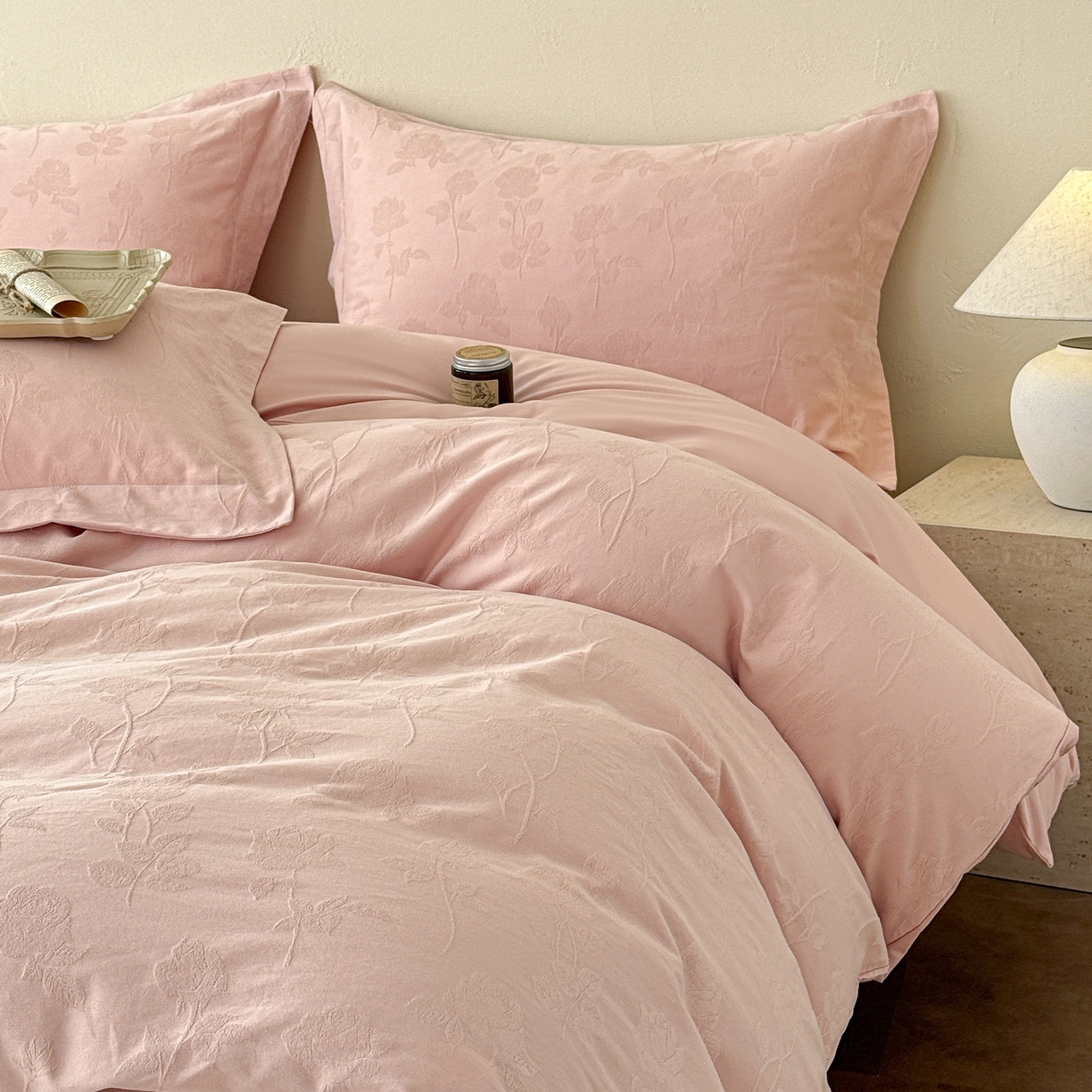 91家纺网 家纺一手货源 找家纺 慕尚家纺 2026新款A类60支长绒棉纯棉提花贡缎大提花光泽绸缎感四件套 银杏粉