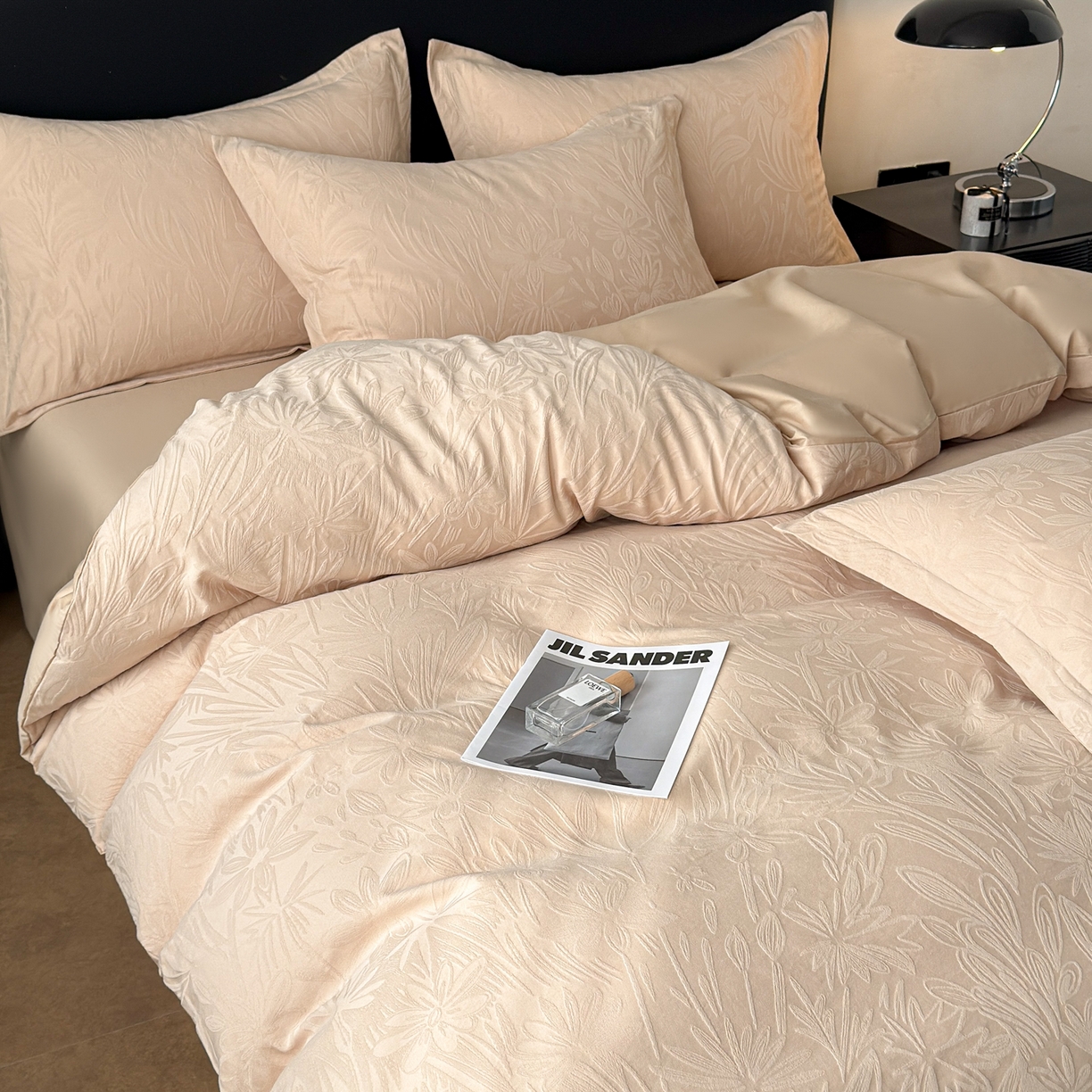 91家纺网 家纺一手货源 找家纺 慕尚家纺 2026新款A类60支长绒棉纯棉提花贡缎大提花光泽绸缎感四件套 花朵米黄