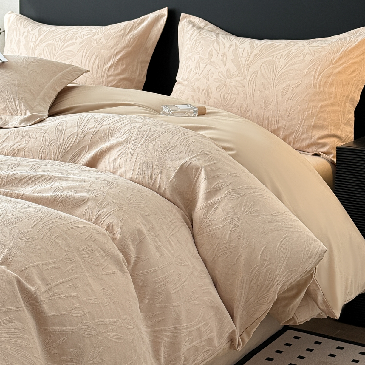 91家纺网 家纺一手货源 找家纺 慕尚家纺 2026新款A类60支长绒棉纯棉提花贡缎大提花光泽绸缎感四件套 花朵米黄