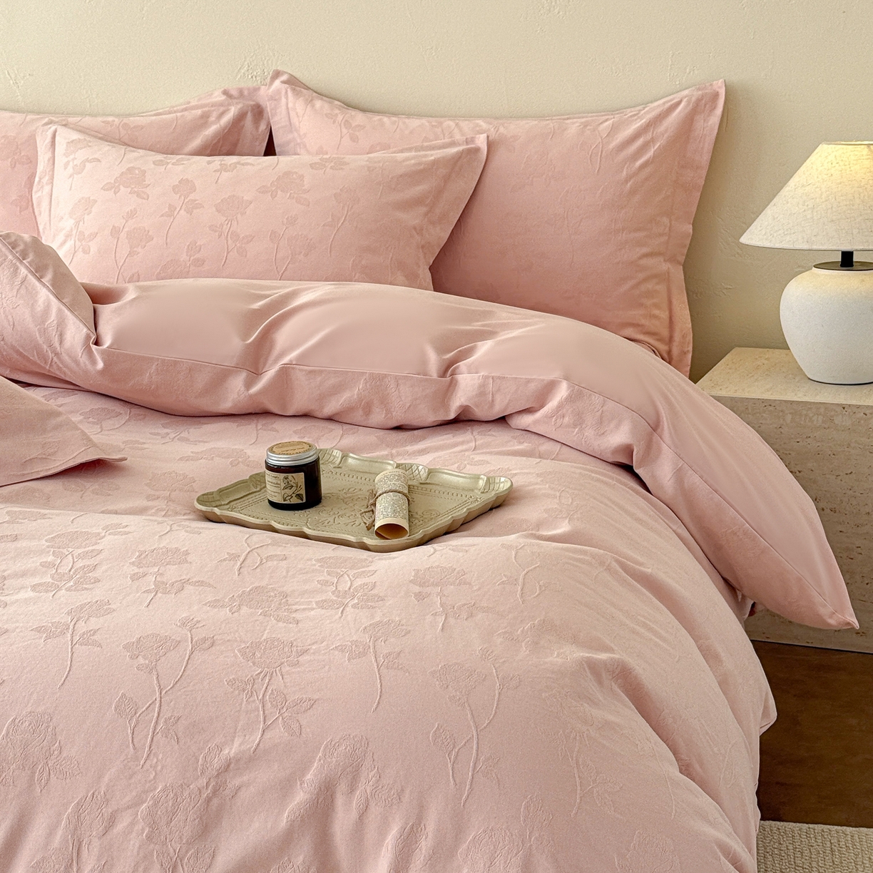 91家纺网 家纺一手货源 找家纺 慕尚家纺 2026新款A类60支长绒棉纯棉提花贡缎大提花光泽绸缎感四件套 银杏粉