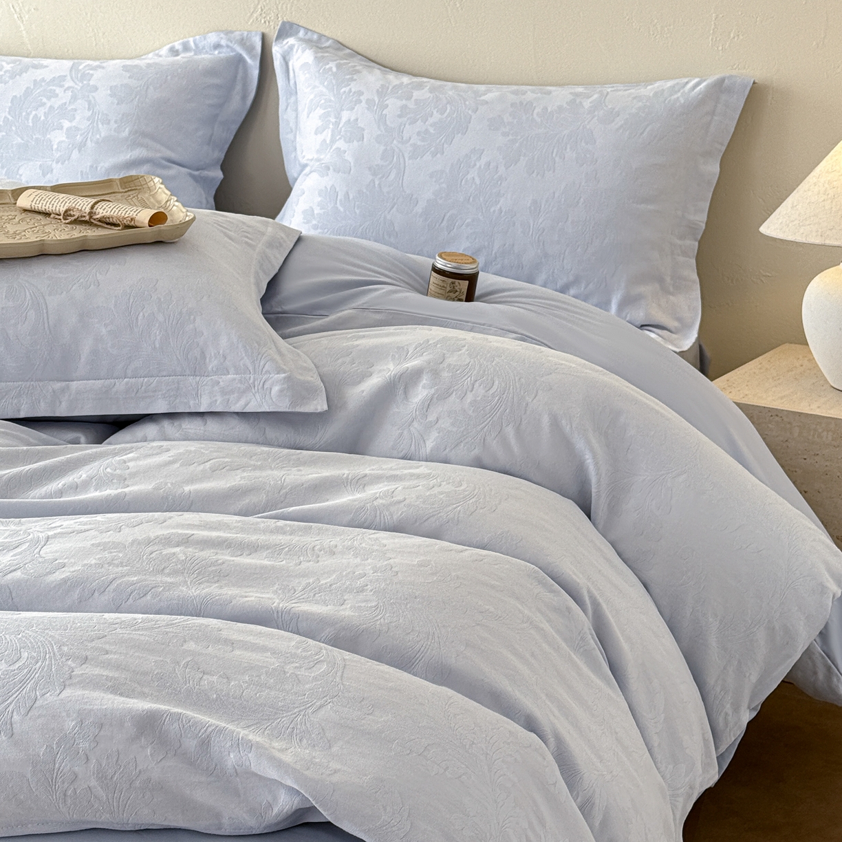 91家纺网 家纺一手货源 找家纺 慕尚家纺 2026新款A类60支长绒棉纯棉提花贡缎大提花光泽绸缎感四件套 花卉蓝