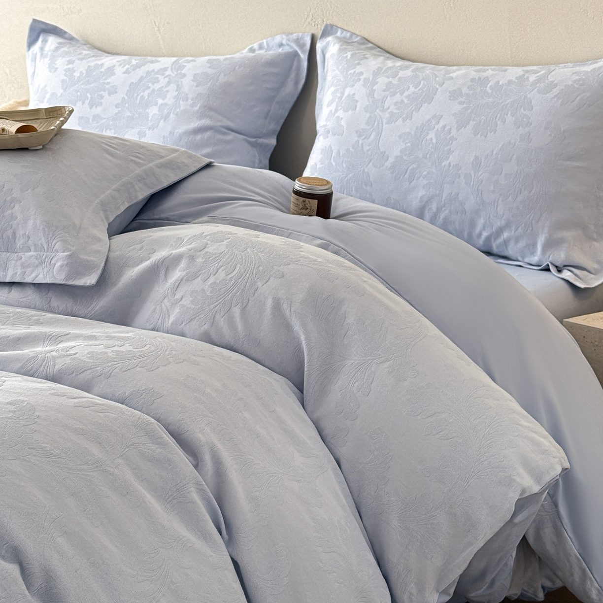 91家纺网 家纺一手货源 找家纺 慕尚家纺 2026新款A类60支长绒棉纯棉提花贡缎大提花光泽绸缎感四件套 花卉蓝