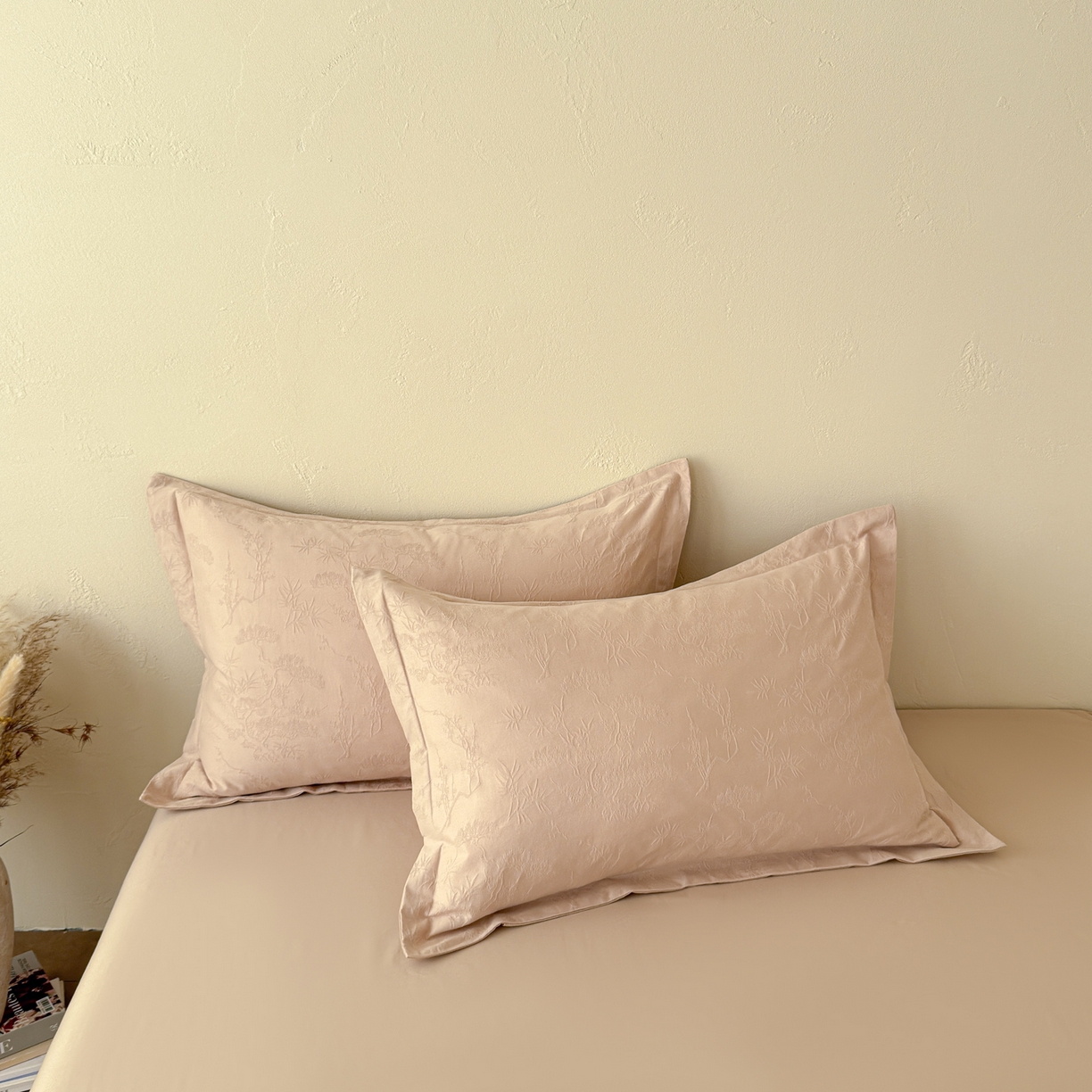 91家纺网 家纺一手货源 找家纺 慕尚家纺 2026新款A类60支长绒棉纯棉提花贡缎大提花光泽绸缎感四件套 花非花米黄