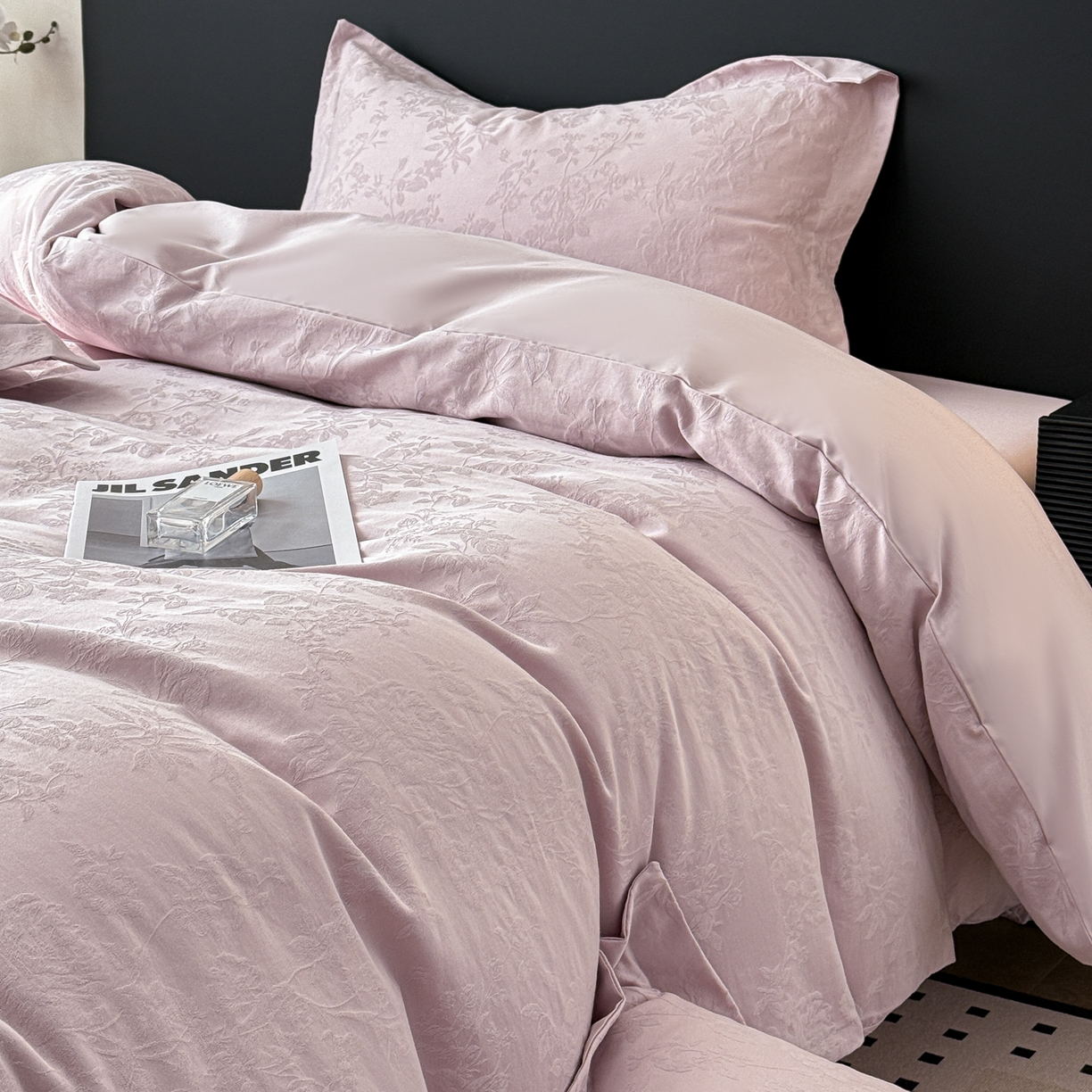 91家纺网 家纺一手货源 找家纺 慕尚家纺 2026新款A类60支长绒棉纯棉提花贡缎大提花光泽绸缎感四件套 丁香紫