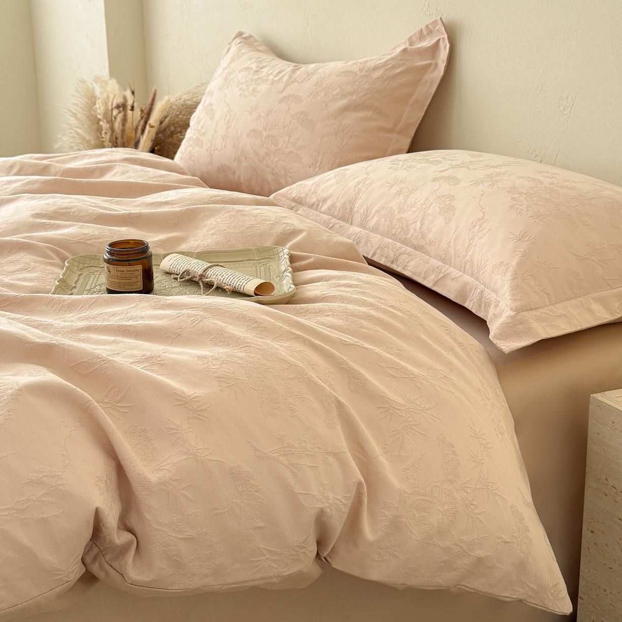 91家纺网 家纺一手货源 找家纺 慕尚家纺 2026新款A类60支长绒棉纯棉提花贡缎大提花光泽绸缎感四件套 花非花米黄