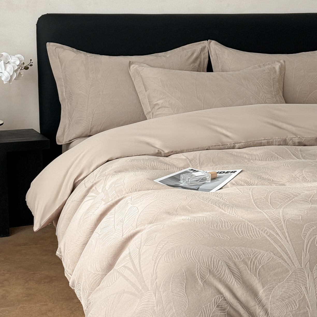 91家纺网 家纺一手货源 找家纺 慕尚家纺 2026新款A类60支长绒棉纯棉提花贡缎大提花光泽绸缎感四件套 树叶卡其