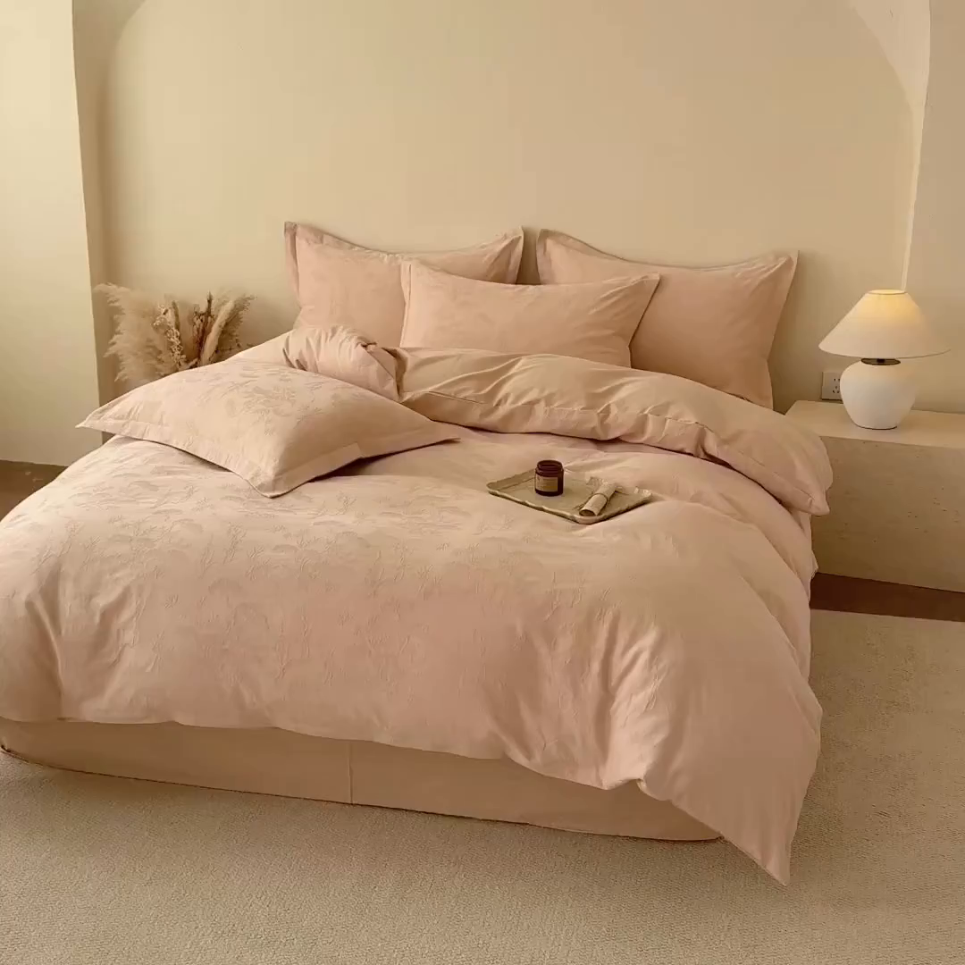 91家纺网 家纺一手货源 找家纺 慕尚家纺 2026新款A类60支长绒棉纯棉提花贡缎大提花光泽绸缎感四件套 花非花米黄