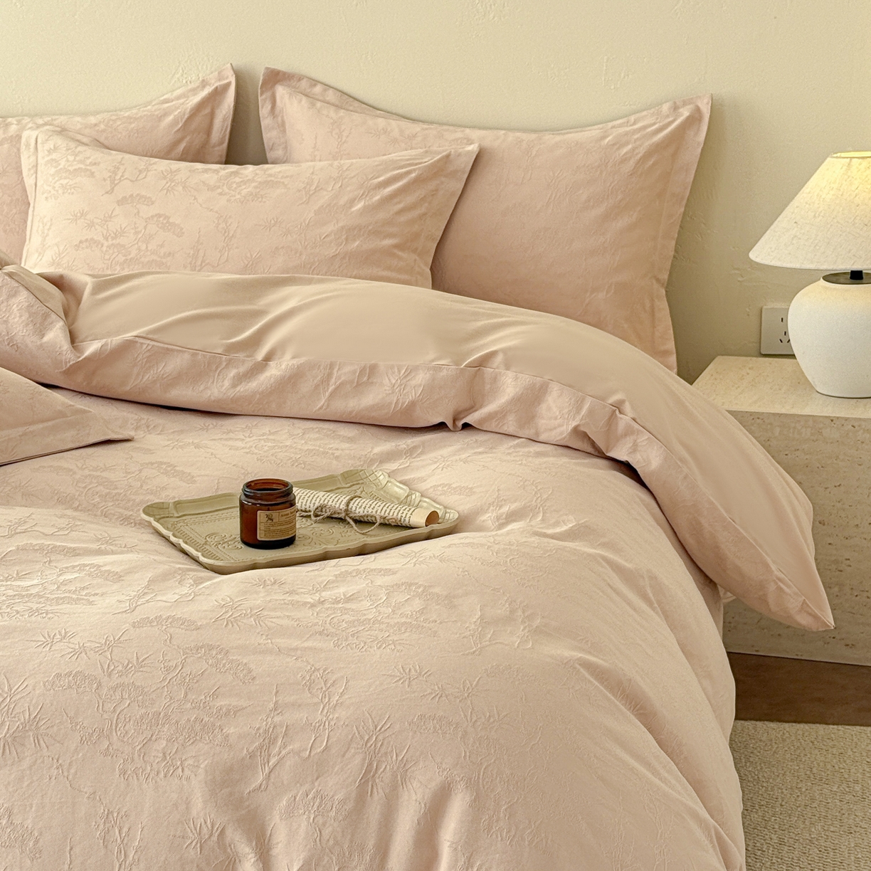 91家纺网 家纺一手货源 找家纺 慕尚家纺 2026新款A类60支长绒棉纯棉提花贡缎大提花光泽绸缎感四件套 花非花米黄