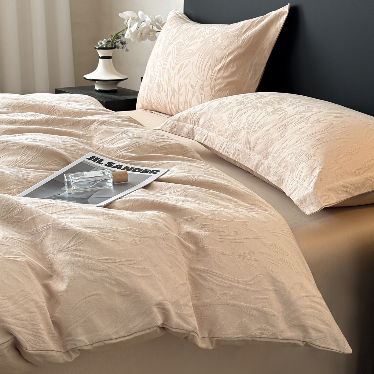 91家纺网 家纺一手货源 找家纺 慕尚家纺 2026新款A类60支长绒棉纯棉提花贡缎大提花光泽绸缎感四件套 花朵米黄