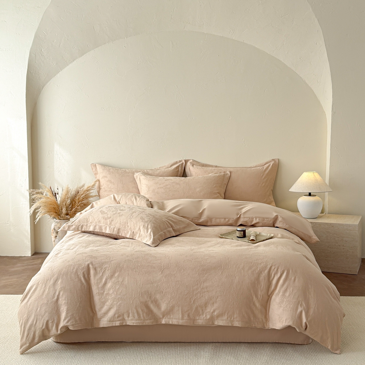 91家纺网 家纺一手货源 找家纺 慕尚家纺 2026新款A类60支长绒棉纯棉提花贡缎大提花光泽绸缎感四件套 花非花米黄风格二