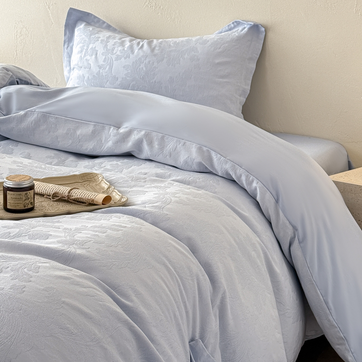 91家纺网 家纺一手货源 找家纺 慕尚家纺 2026新款A类60支长绒棉纯棉提花贡缎大提花光泽绸缎感四件套 花卉蓝