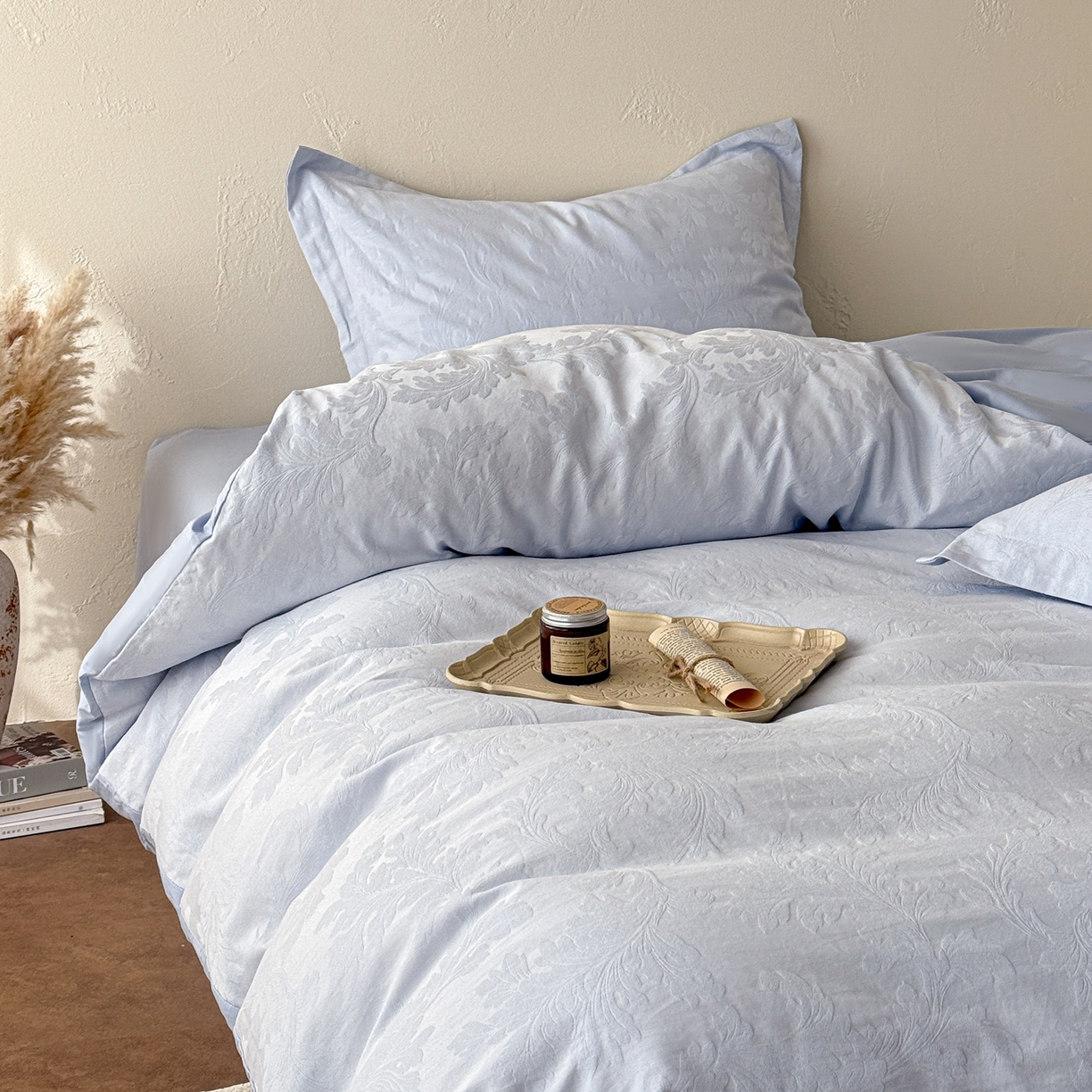 91家纺网 家纺一手货源 找家纺 慕尚家纺 2026新款A类60支长绒棉纯棉提花贡缎大提花光泽绸缎感四件套 花卉蓝