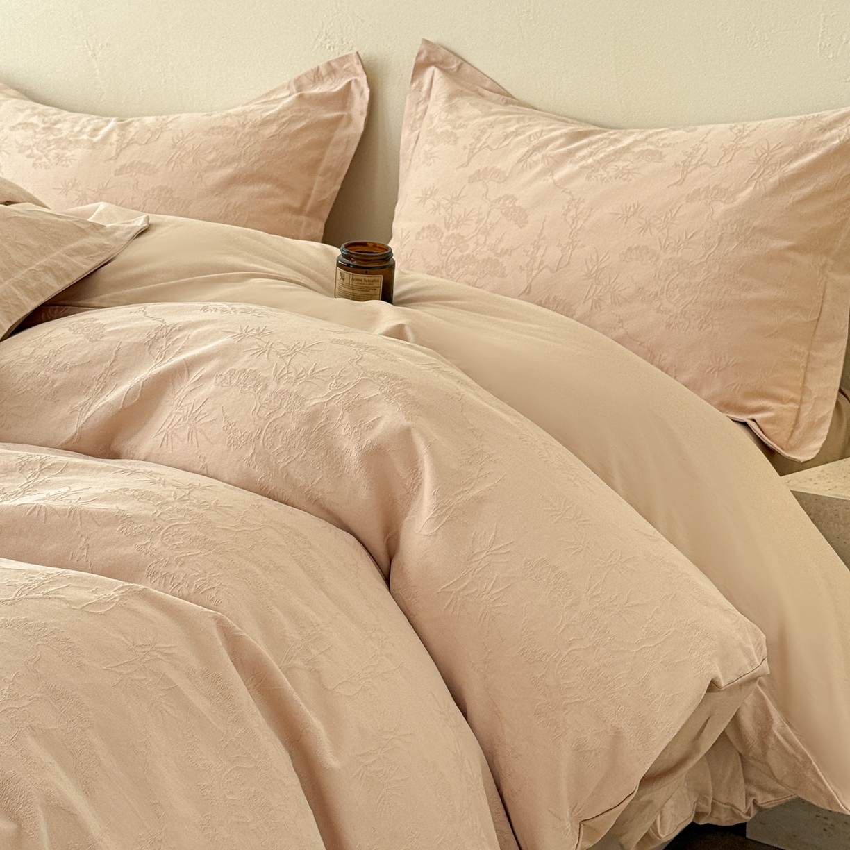 91家纺网 家纺一手货源 找家纺 慕尚家纺 2026新款A类60支长绒棉纯棉提花贡缎大提花光泽绸缎感四件套 花非花米黄