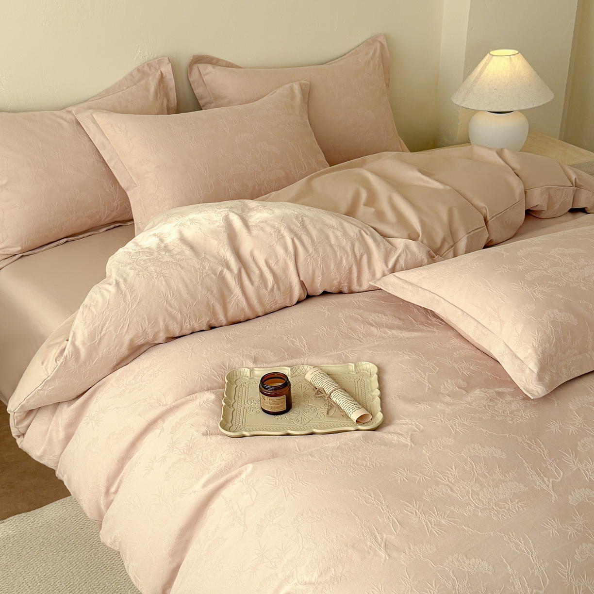 91家纺网 家纺一手货源 找家纺 慕尚家纺 2026新款A类60支长绒棉纯棉提花贡缎大提花光泽绸缎感四件套 花非花米黄