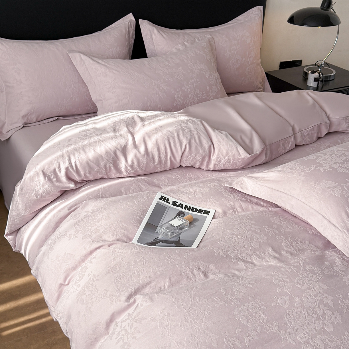 91家纺网 家纺一手货源 找家纺 慕尚家纺 2026新款A类60支长绒棉纯棉提花贡缎大提花光泽绸缎感四件套 丁香紫