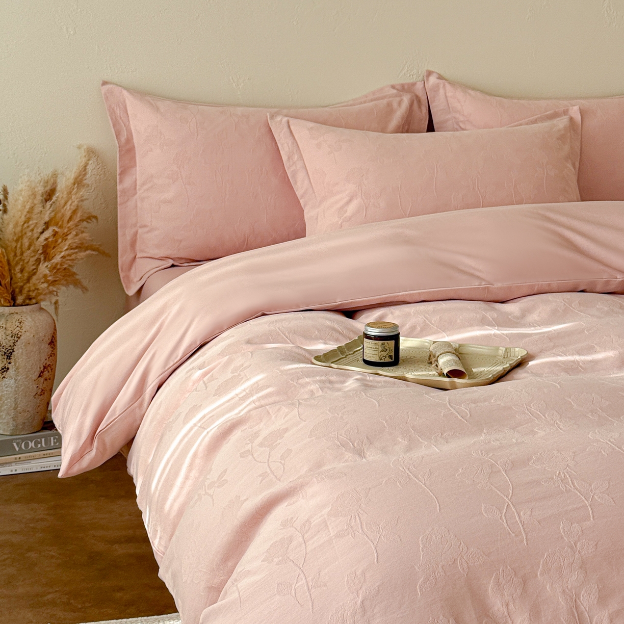 91家纺网 家纺一手货源 找家纺 慕尚家纺 2026新款A类60支长绒棉纯棉提花贡缎大提花光泽绸缎感四件套 银杏粉