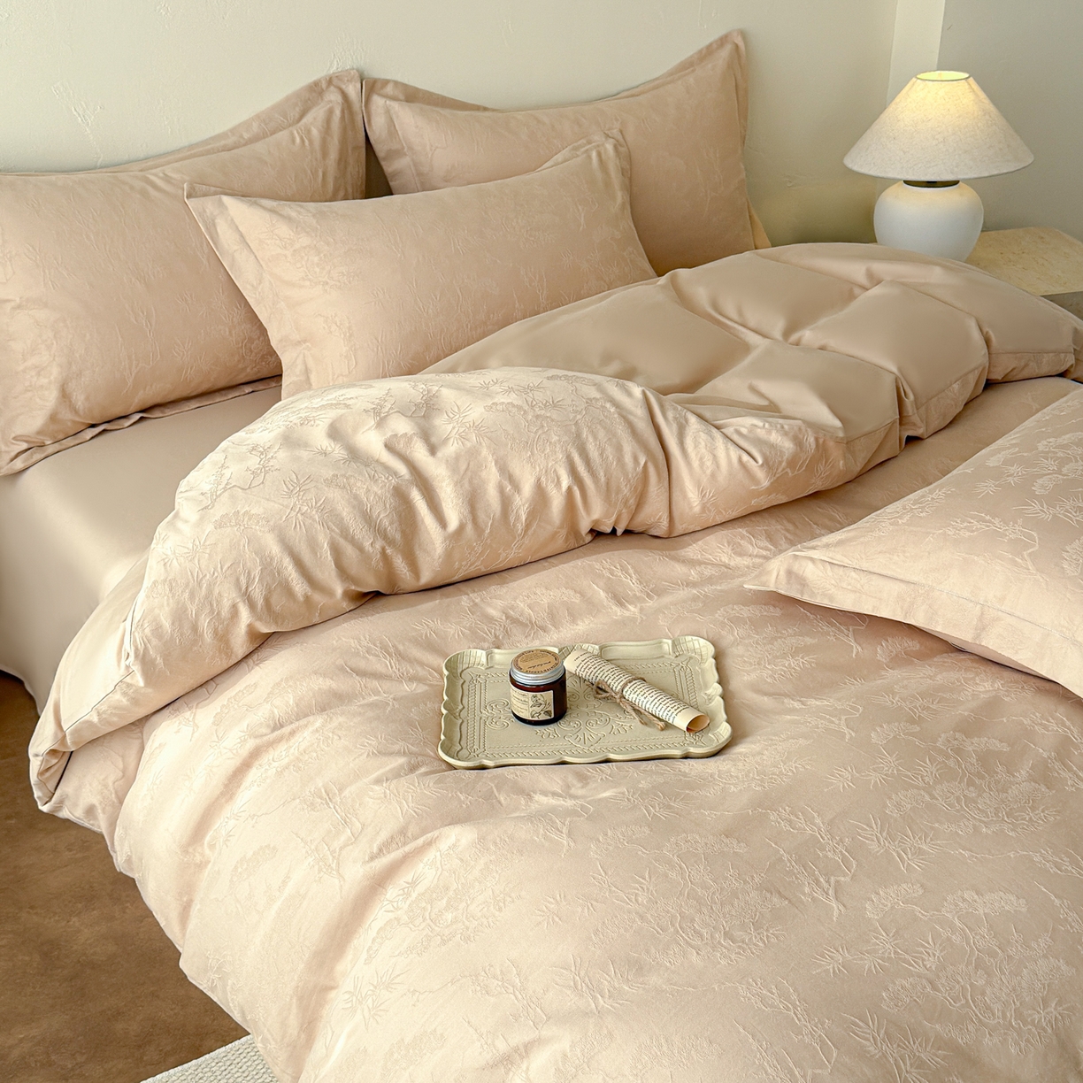 91家纺网 家纺一手货源 找家纺 慕尚家纺 2026新款A类60支长绒棉纯棉提花贡缎大提花光泽绸缎感四件套 花非花米黄风格二